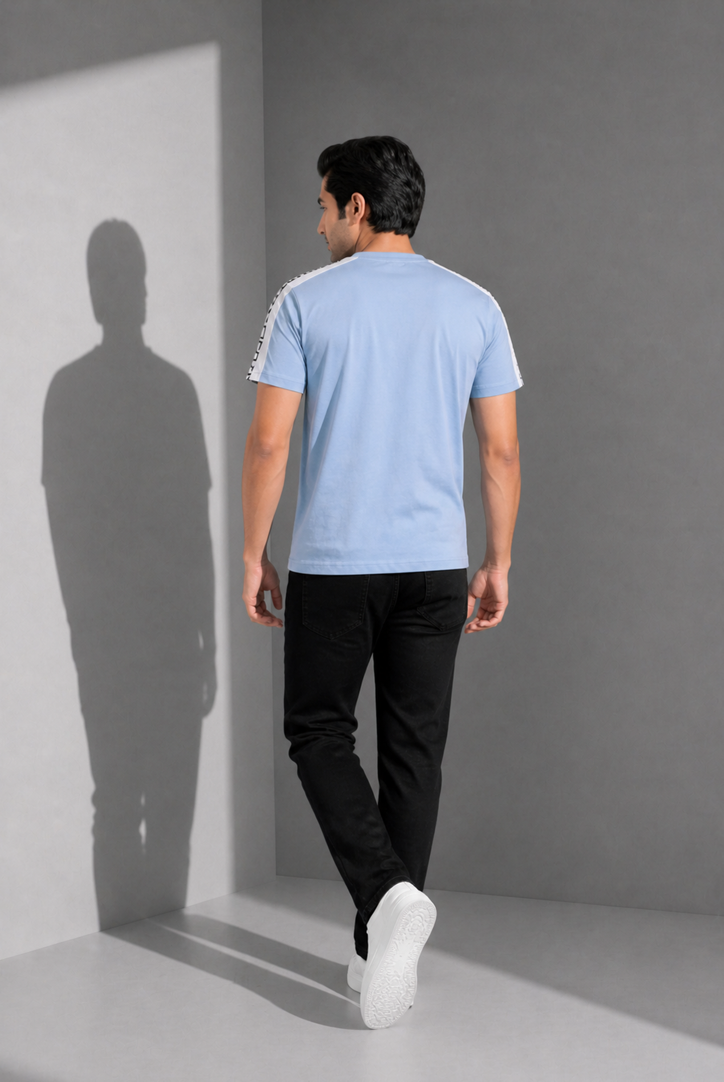 MEN LIGHT BLUE T-SHIRT Reality