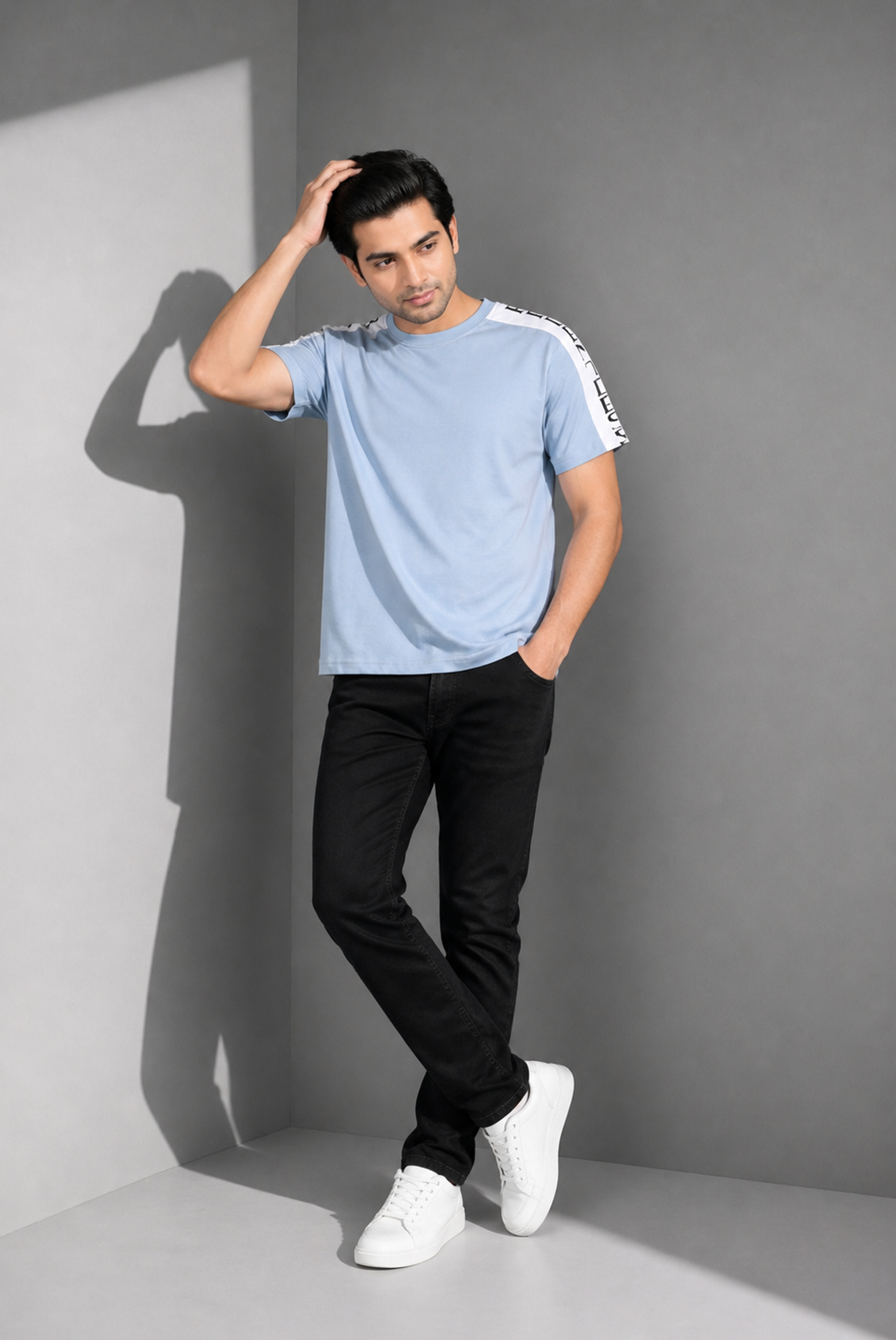 MEN LIGHT BLUE T-SHIRT Reality