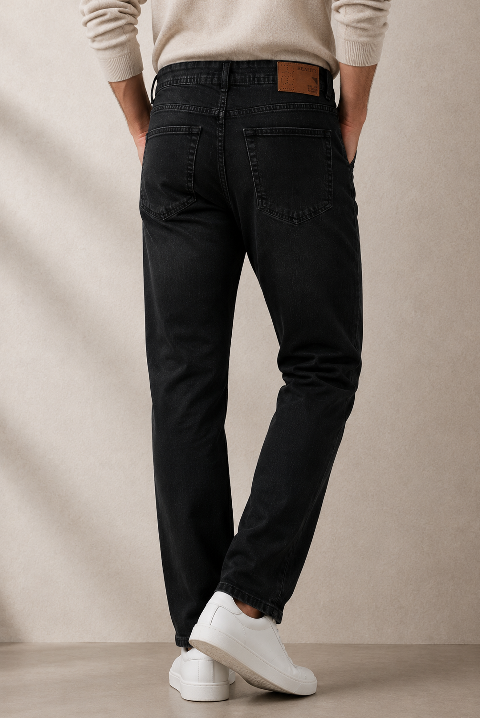 MEN BLACK STRAIGHT FIT DENIM Reality