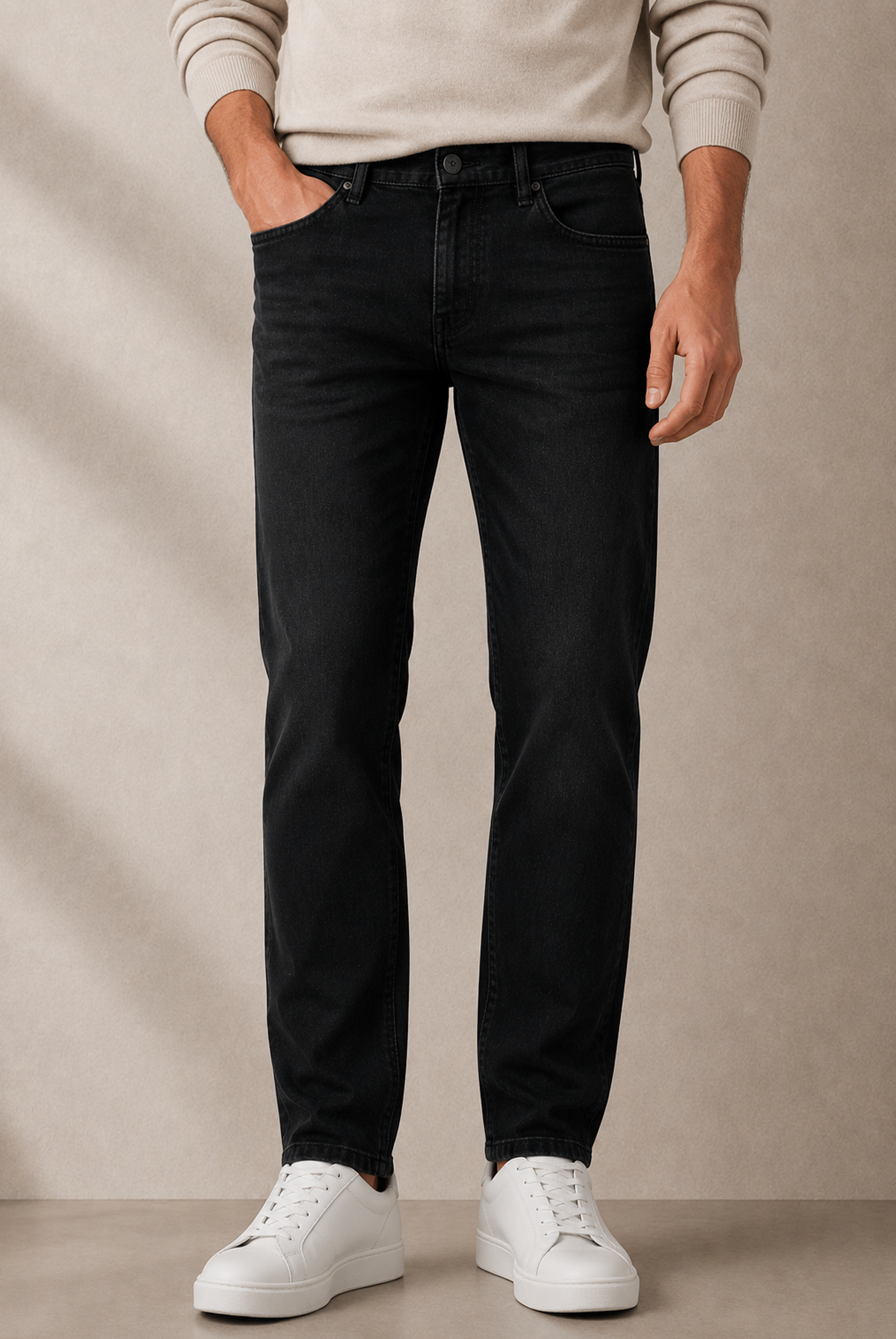 MEN BLACK STRAIGHT FIT DENIM Reality