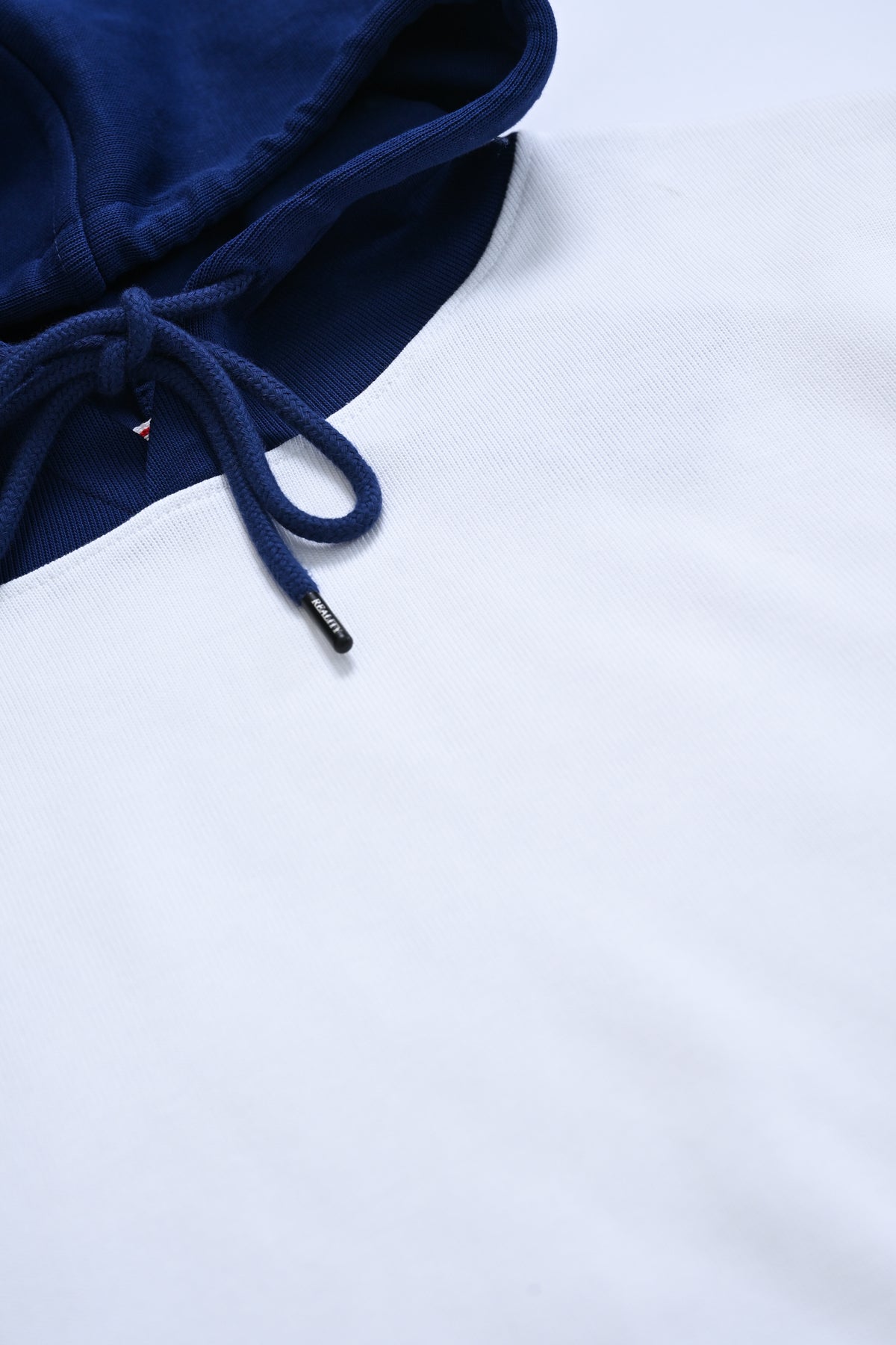 MEN CONTRAST WHITE HOODIE Reality