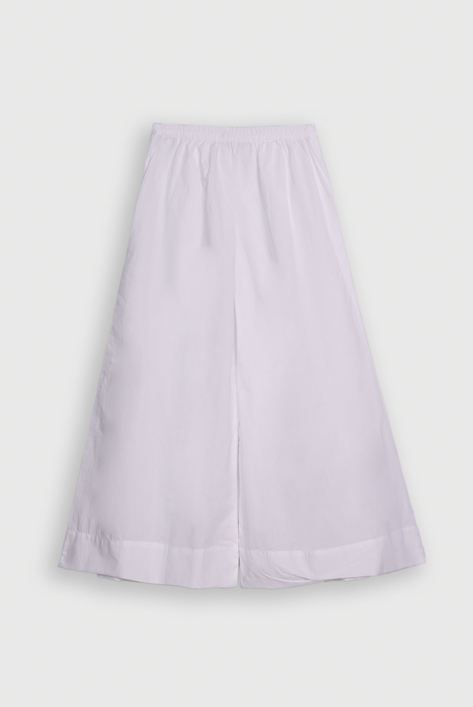 LADIES WHITE TROUSER Reality