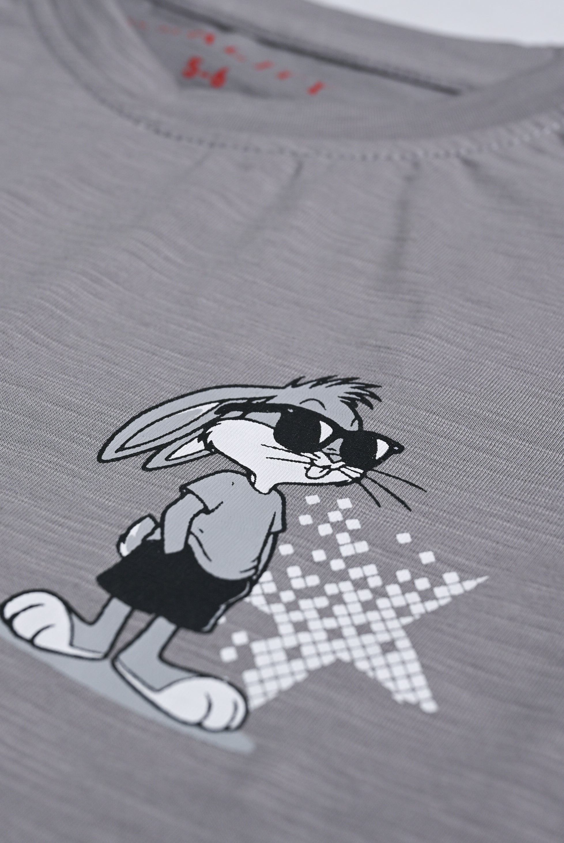 BUGS BUNNY GRAPHIC GRAY TEE Reality