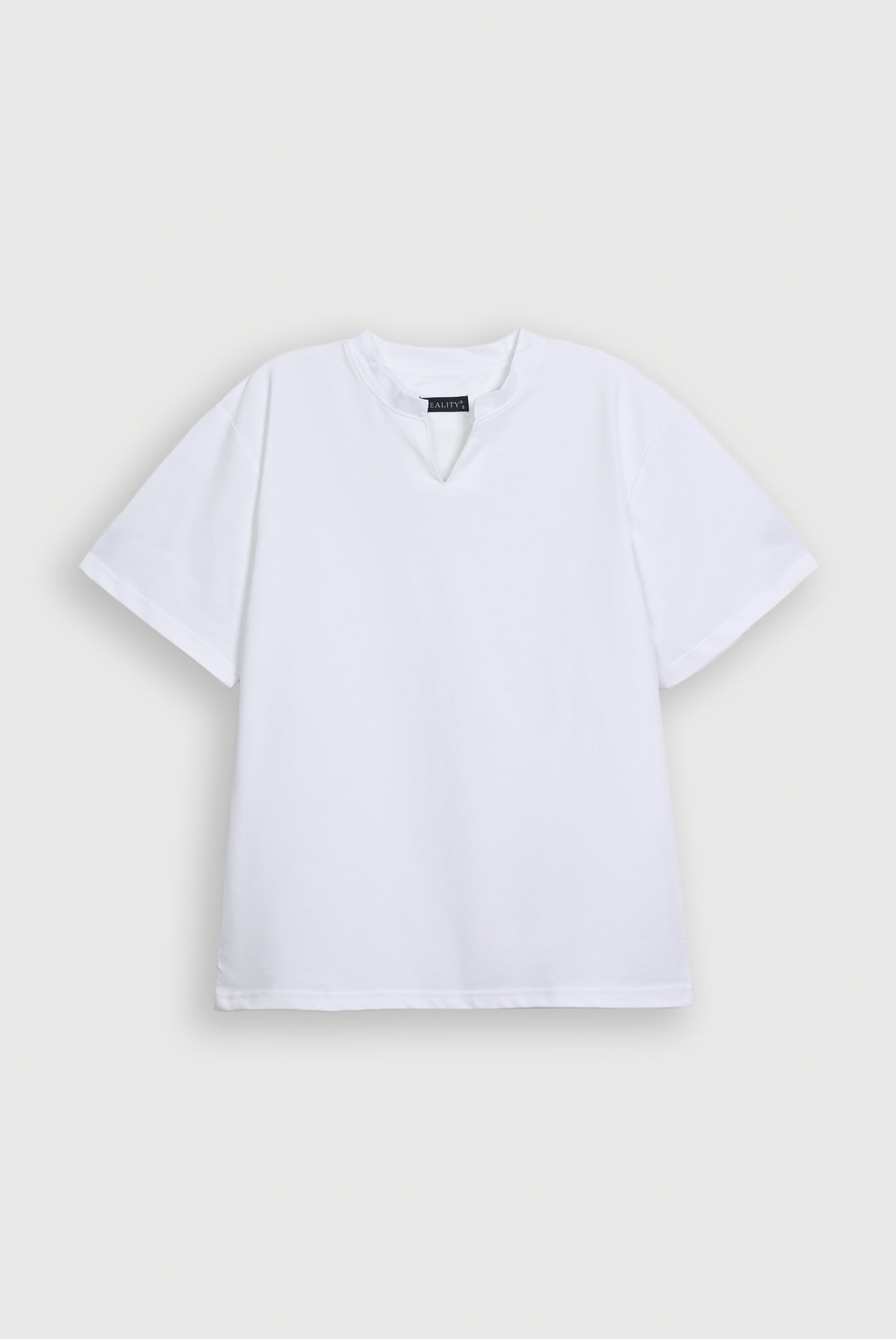 BASIC V-NECK WHITE TEE