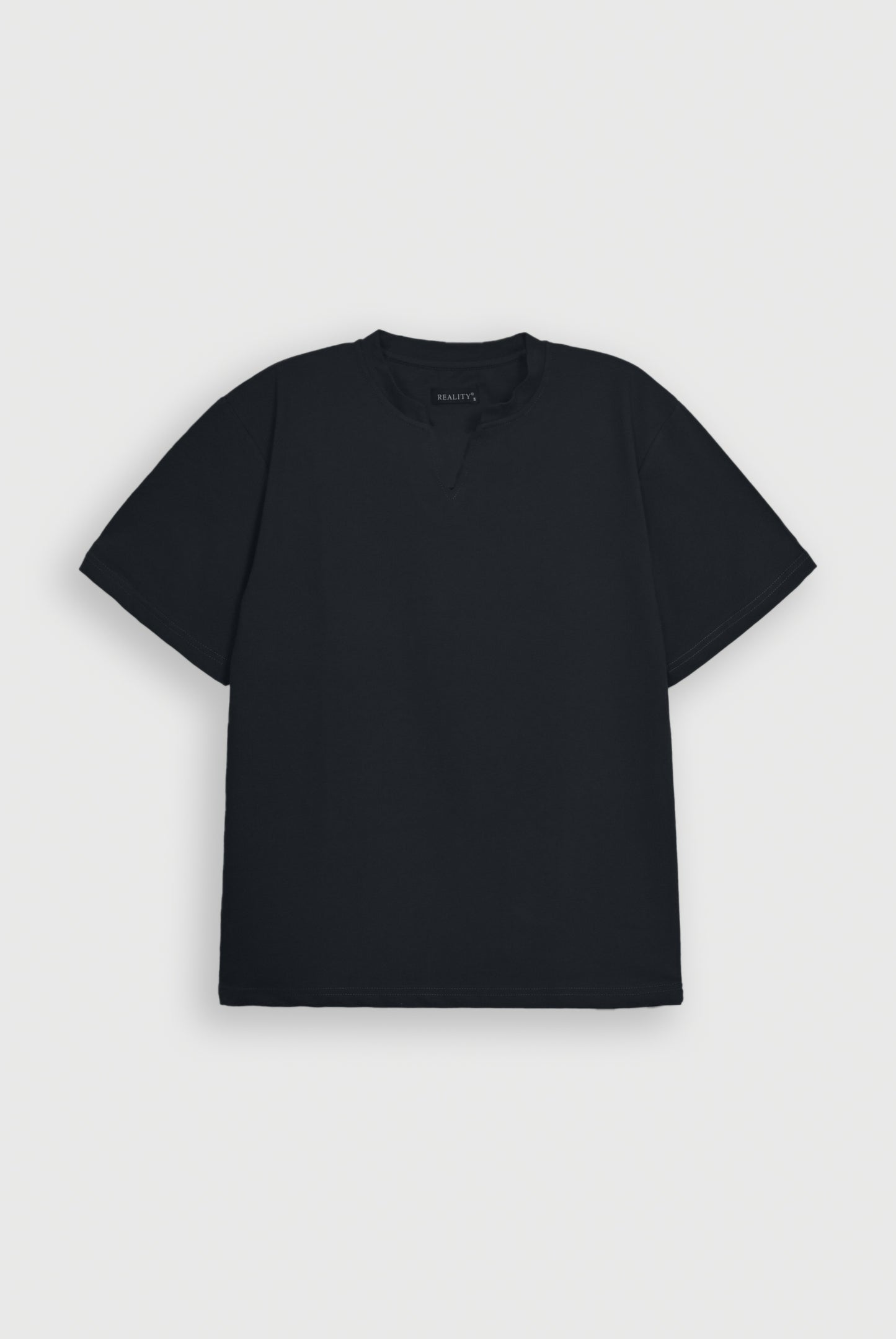 BASIC V-NECK BLACK TEE