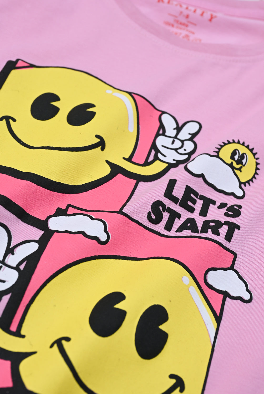 Smiley Day Start Tee Reality