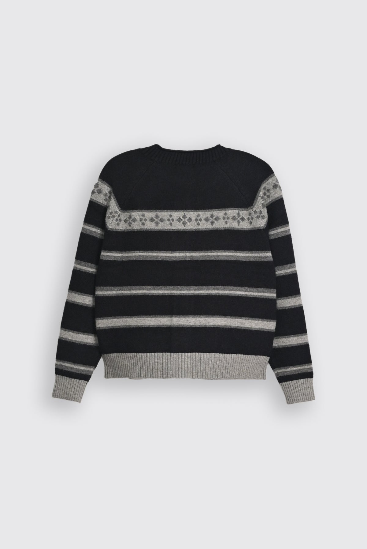 NAVY SWEATER Reality