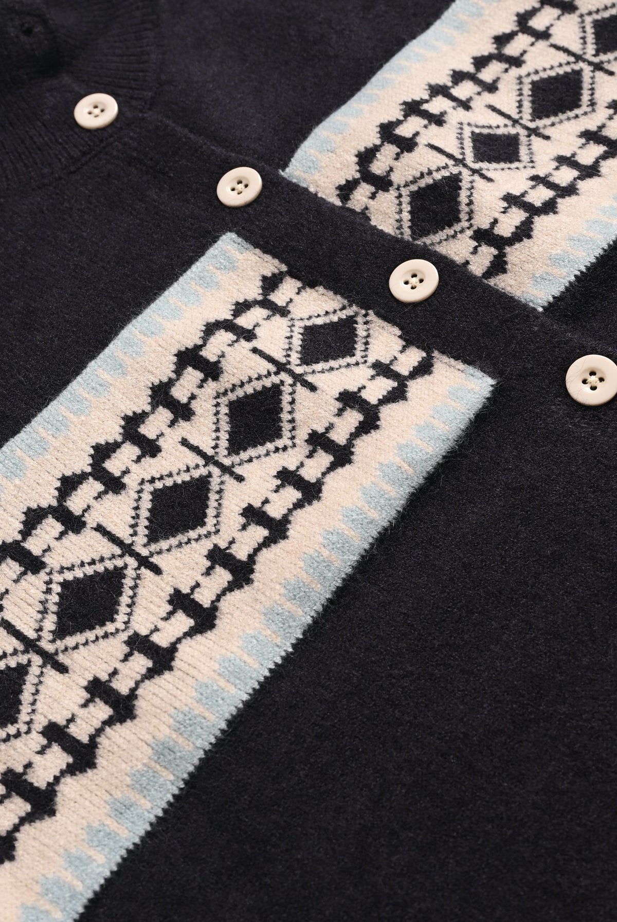 NAVY SWEATER Reality