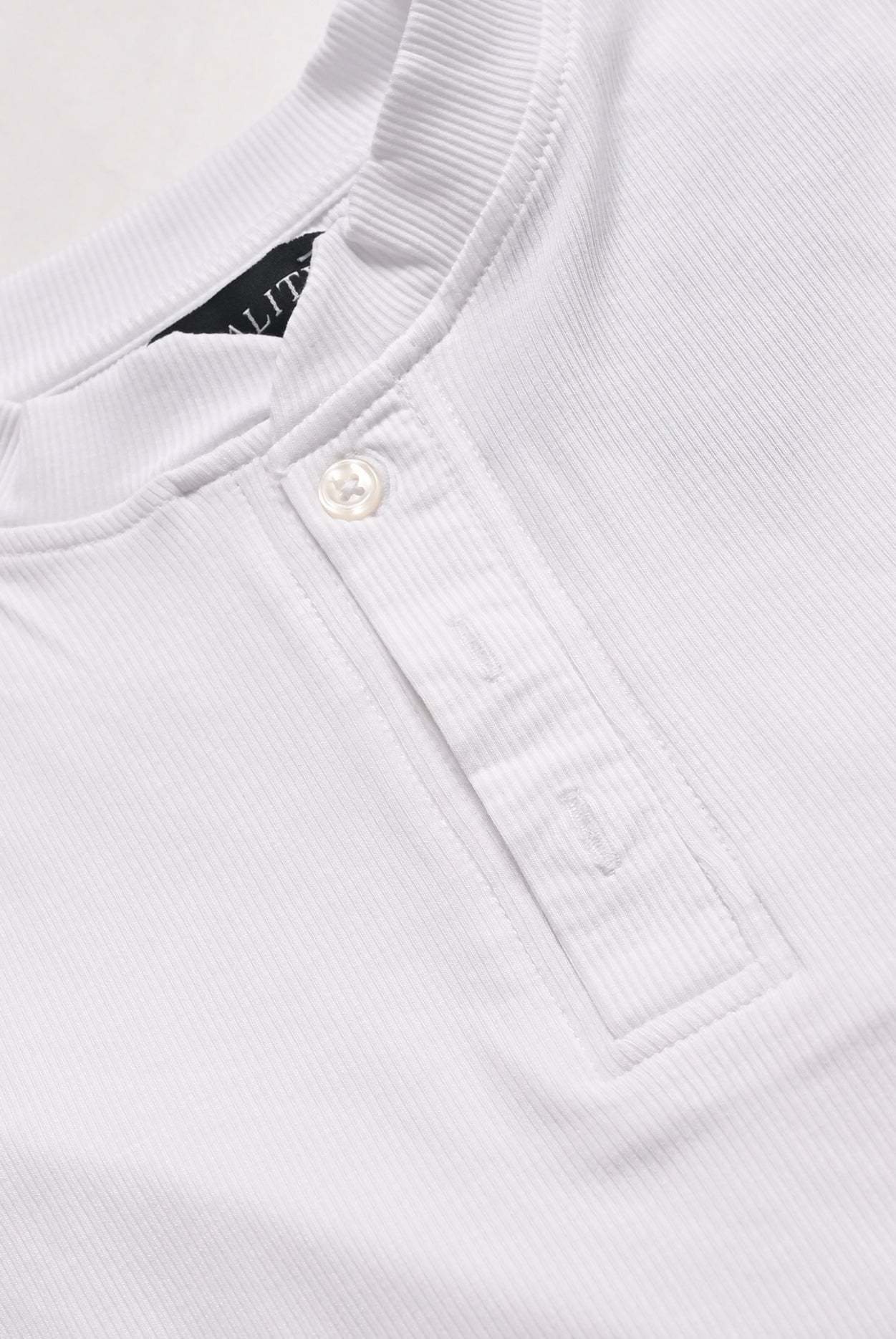 HENLEY NECK white TEE