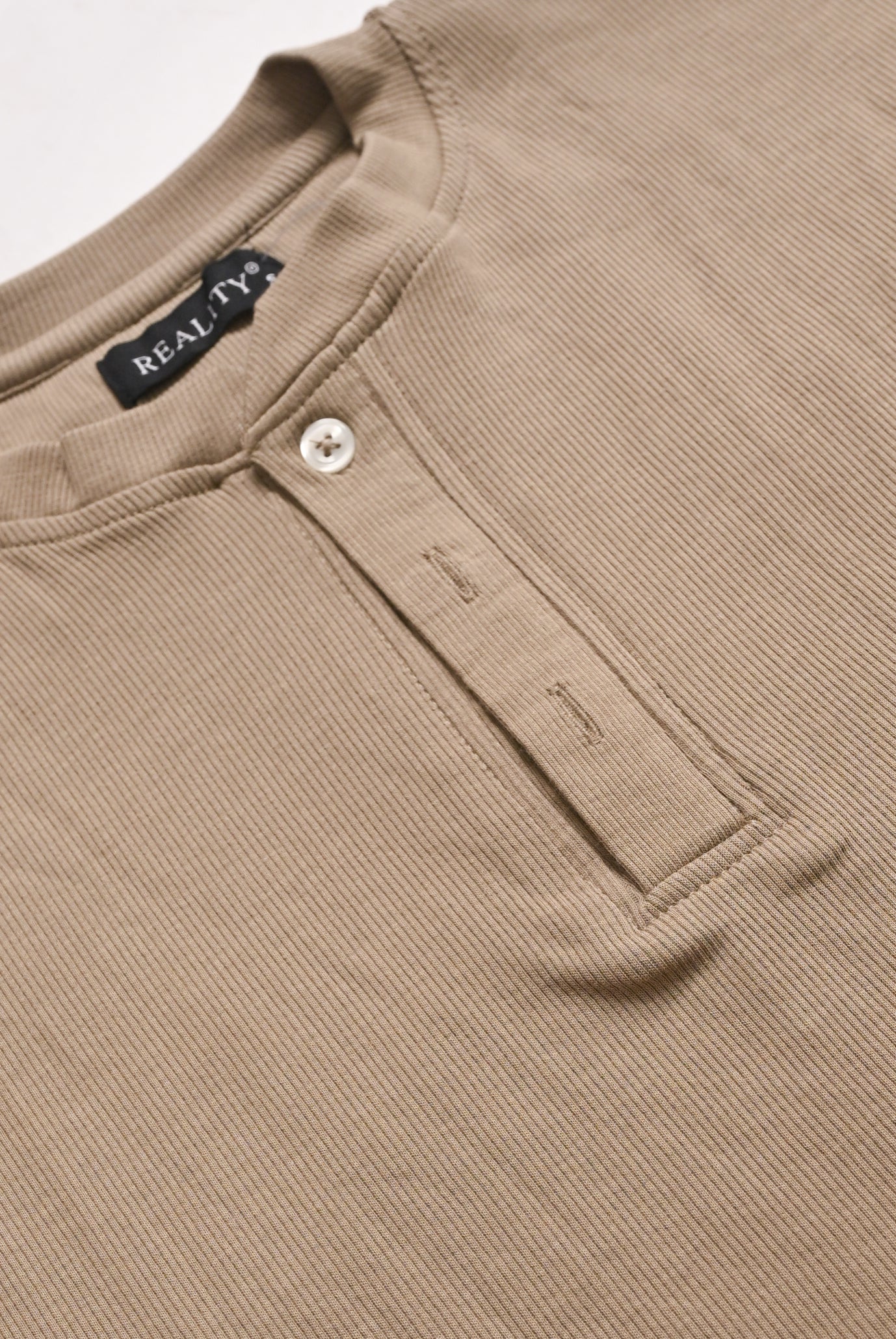 HENLEY NECK BROWN TEE