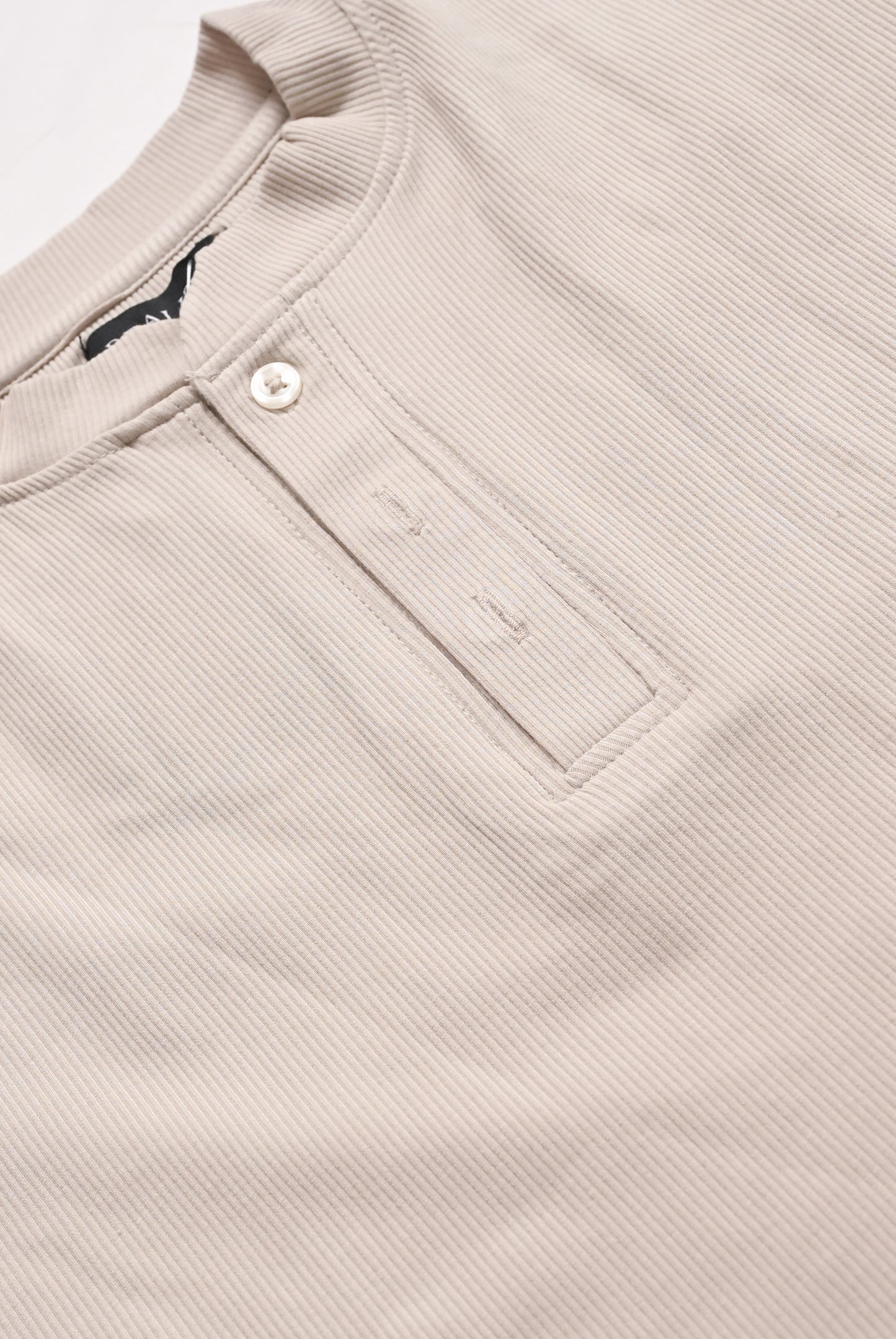 HENLEY NECK skin TEE