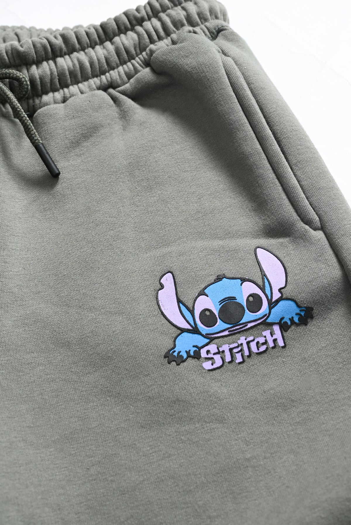 STITCH GRAPHIC FLEECE GREEN TROUSER