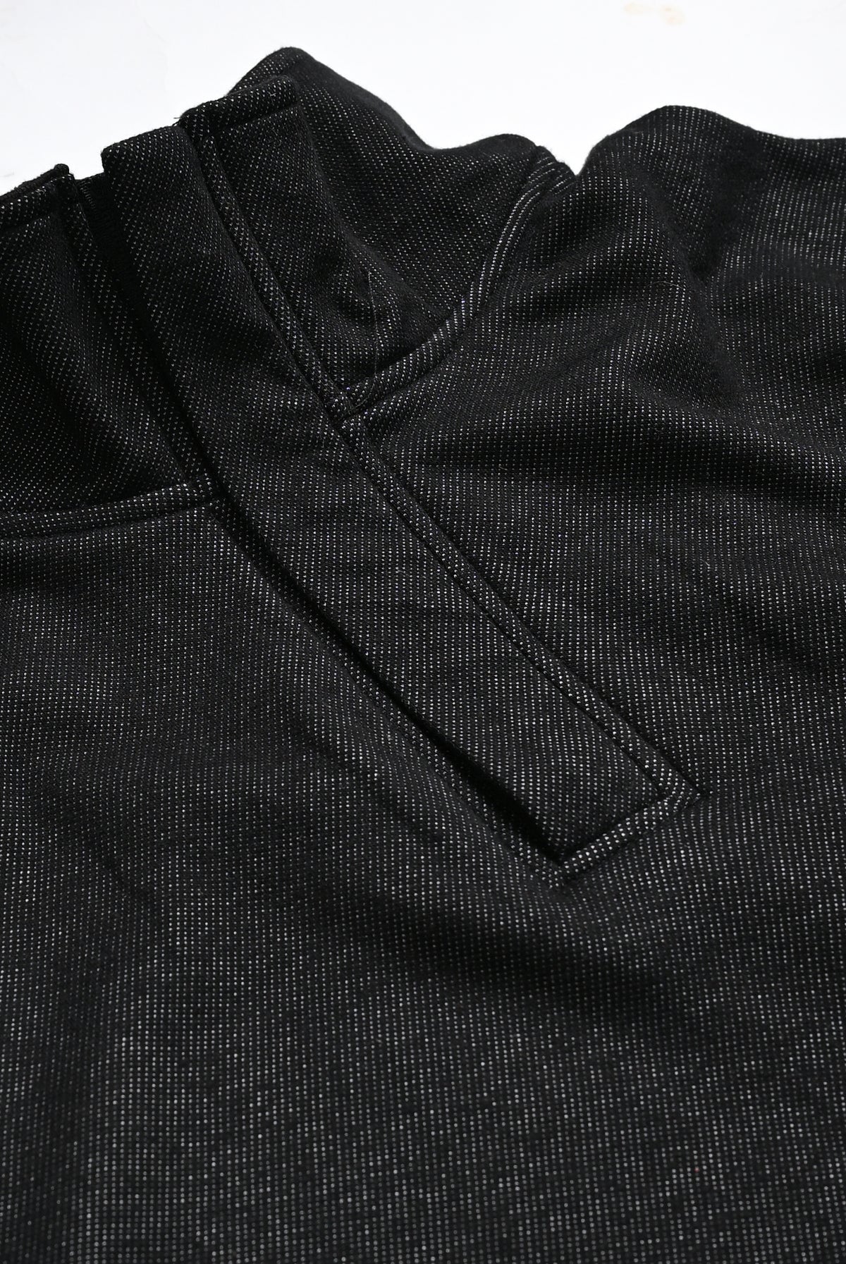 HALF ZIP BLACK MOCK NECK
