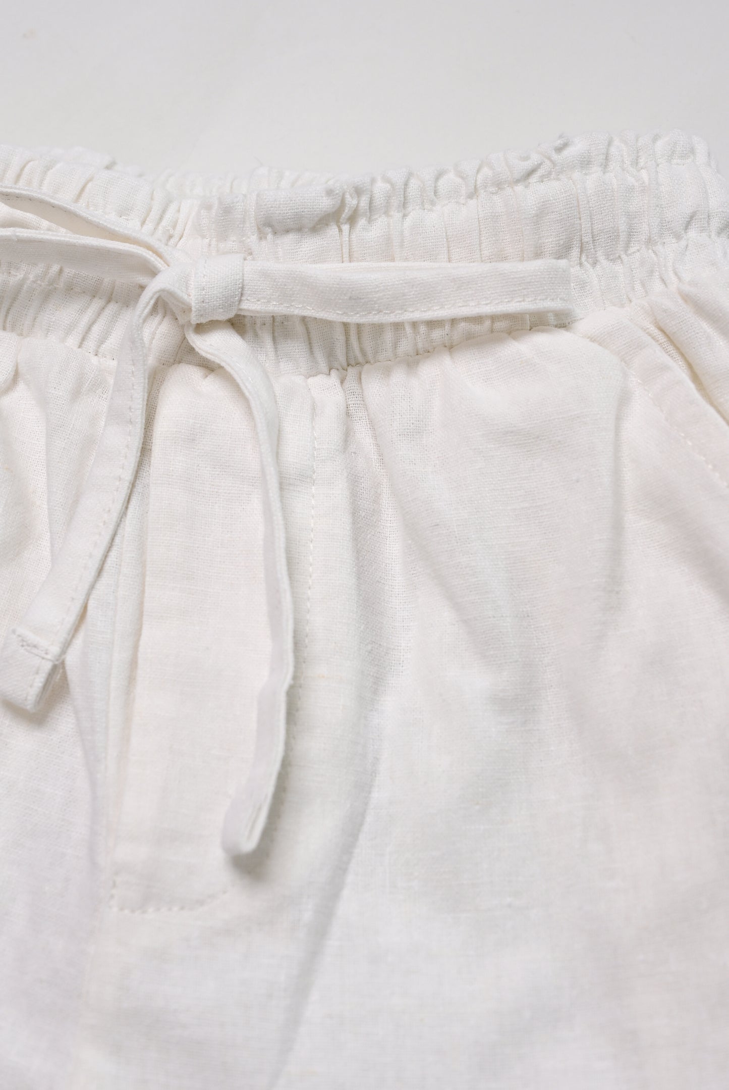 KIDS OFF WHITE SHORTS Reality