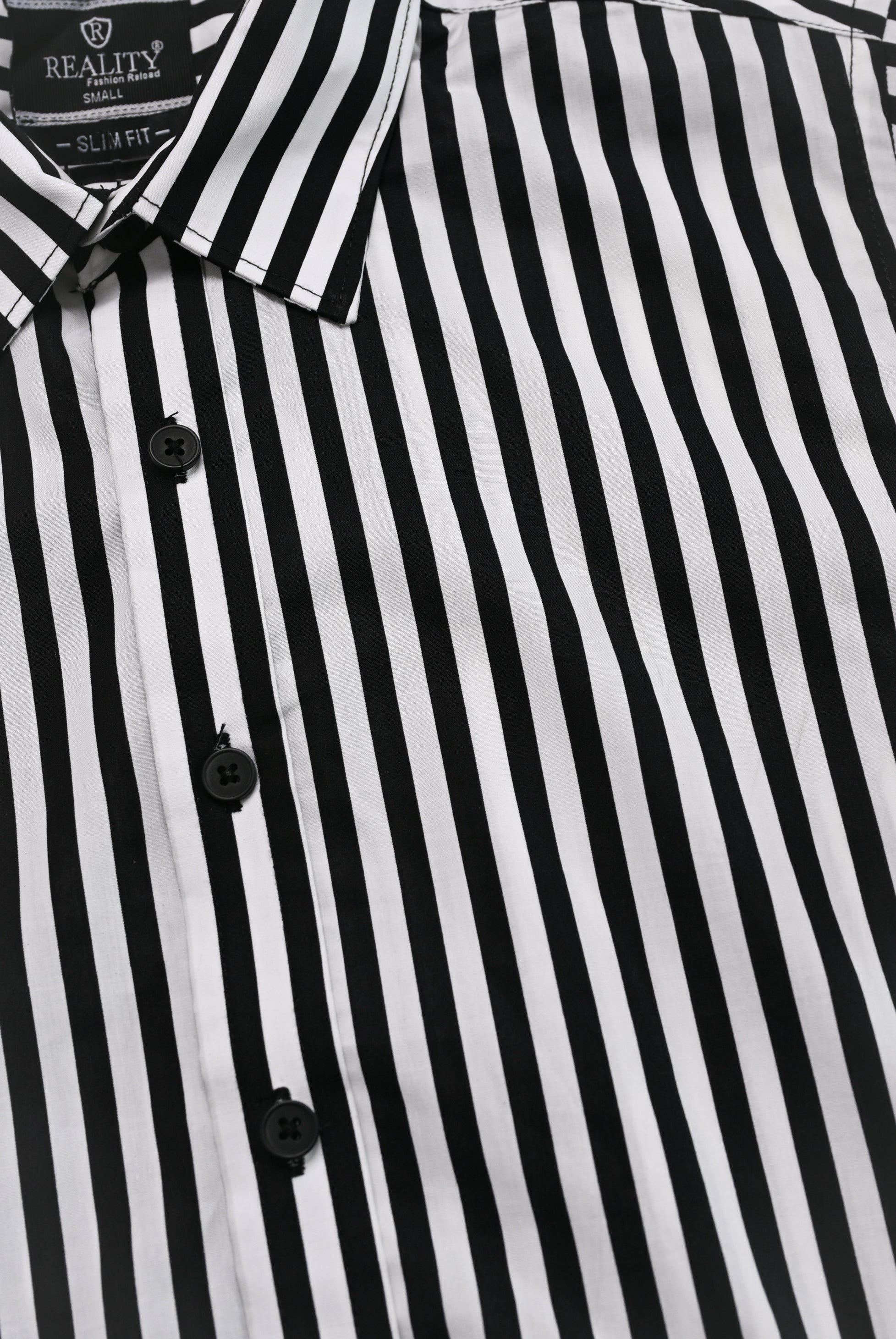 MEN CASUAL LIGHT WHITE LINE SHIRT Reality
