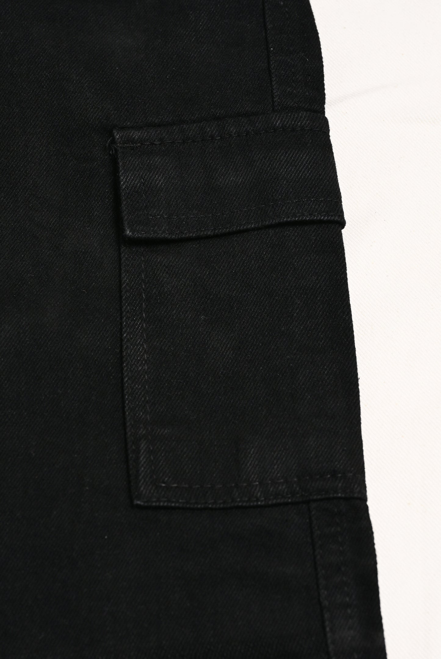 LOOSE FIT BLACK DENIM Reality