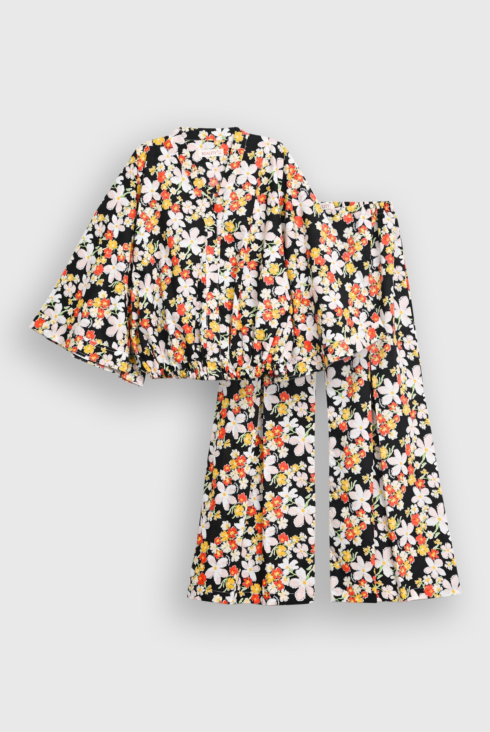 MAPLE MIST BLACK SUIT Reality