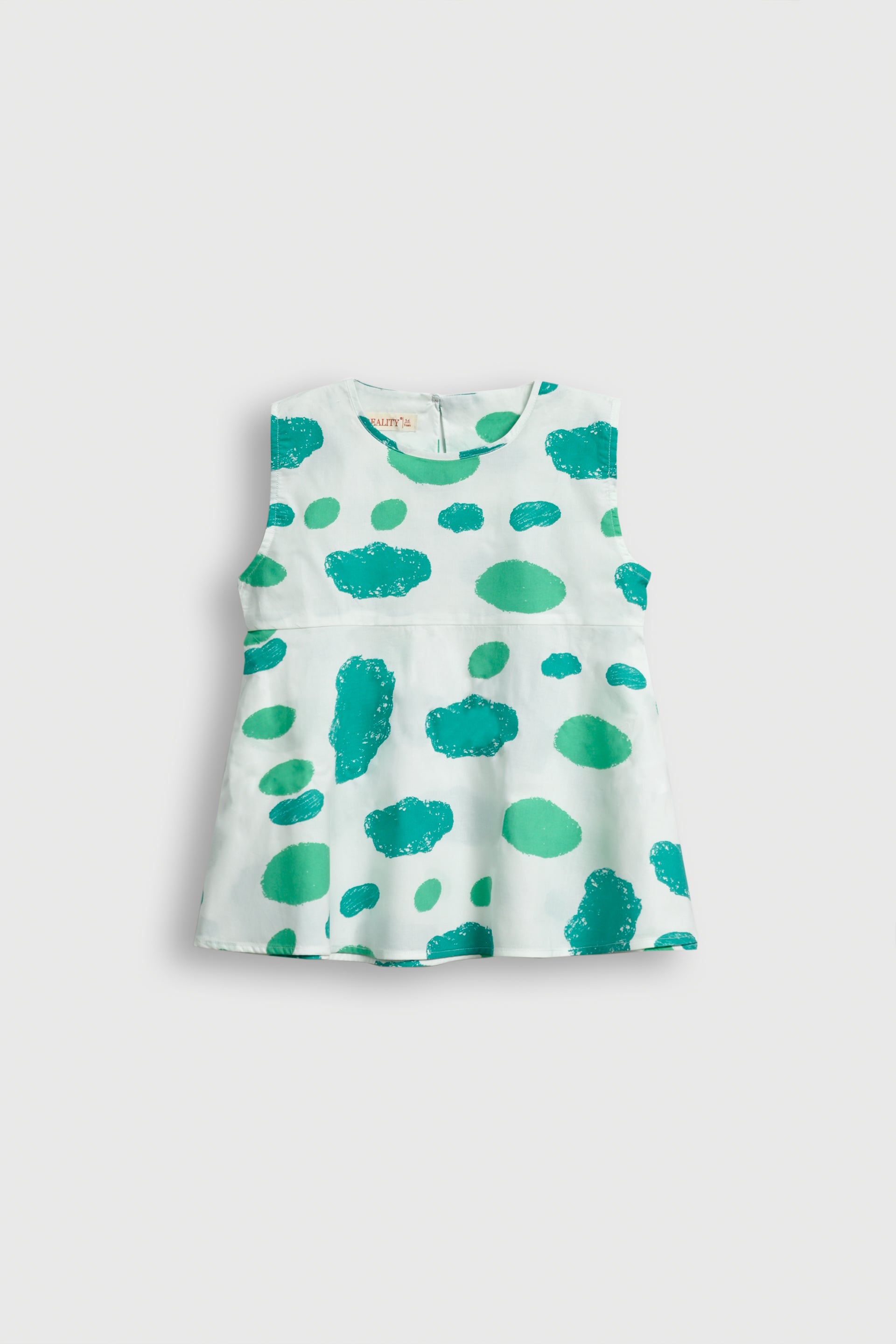 SUNNY WHITE DOODLE Reality