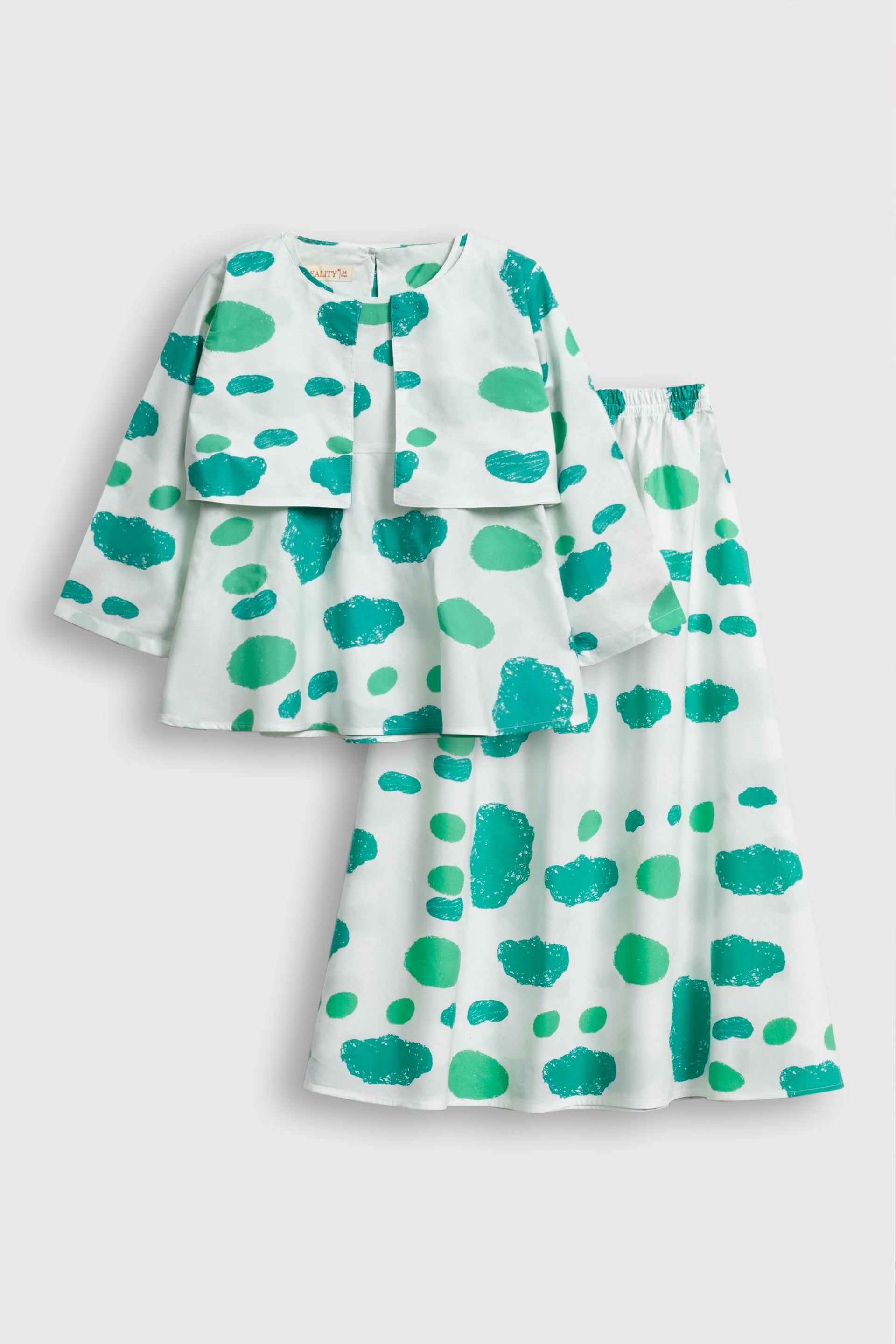 SUNNY WHITE DOODLE Reality