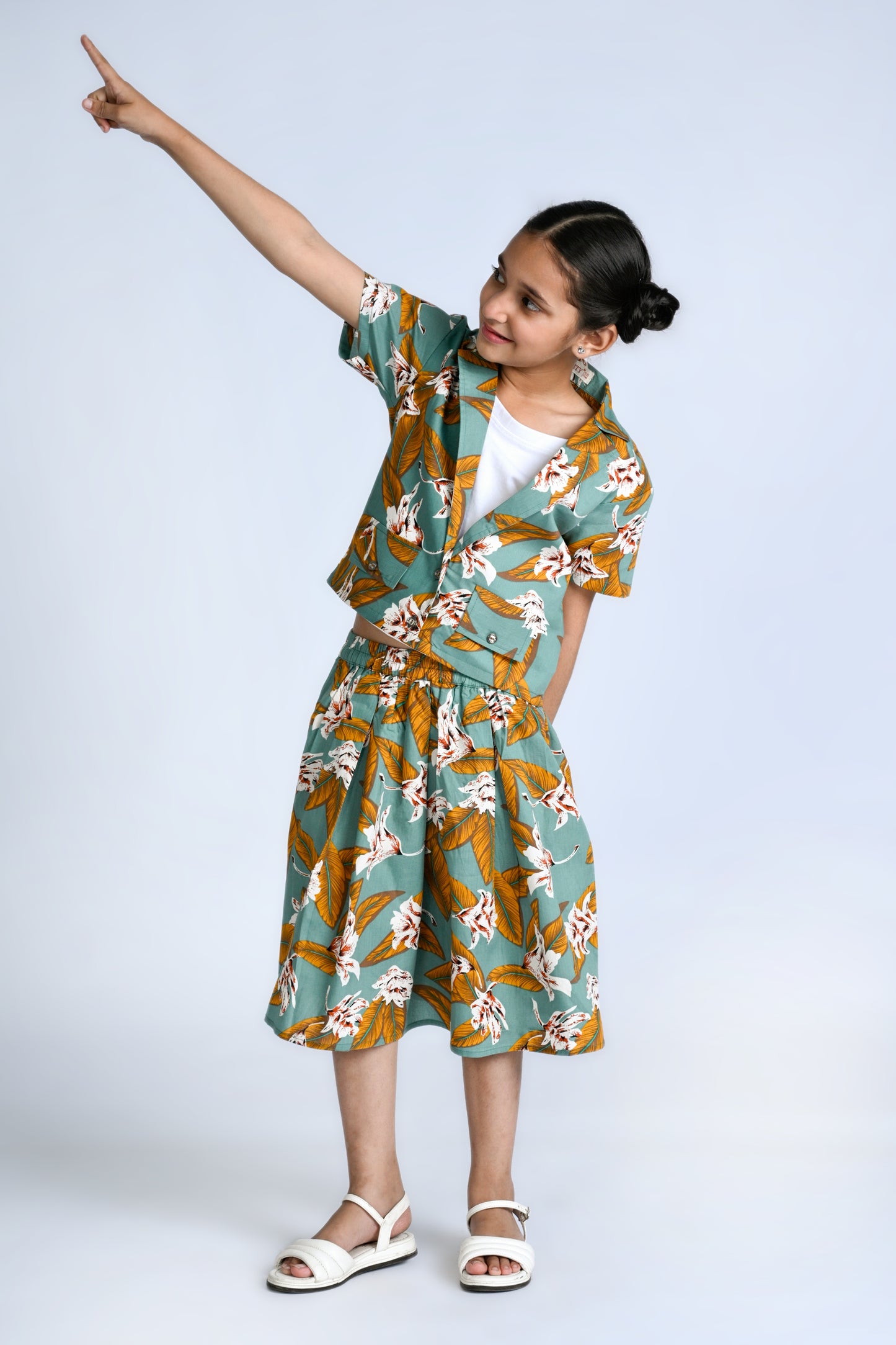 Tropical Vibes: Bold Blooms & Summer Dreams Reality