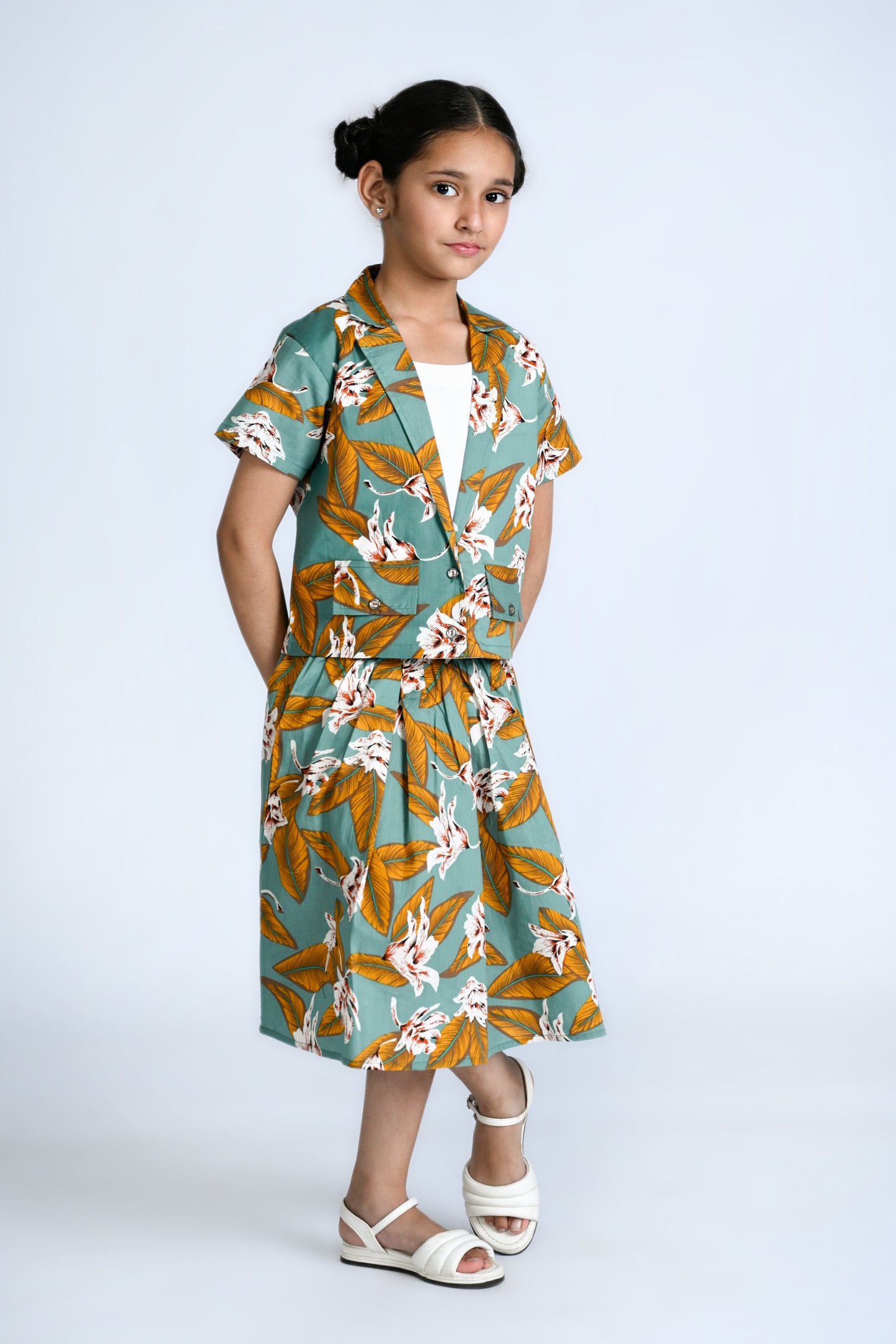 Tropical Vibes: Bold Blooms & Summer Dreams Reality