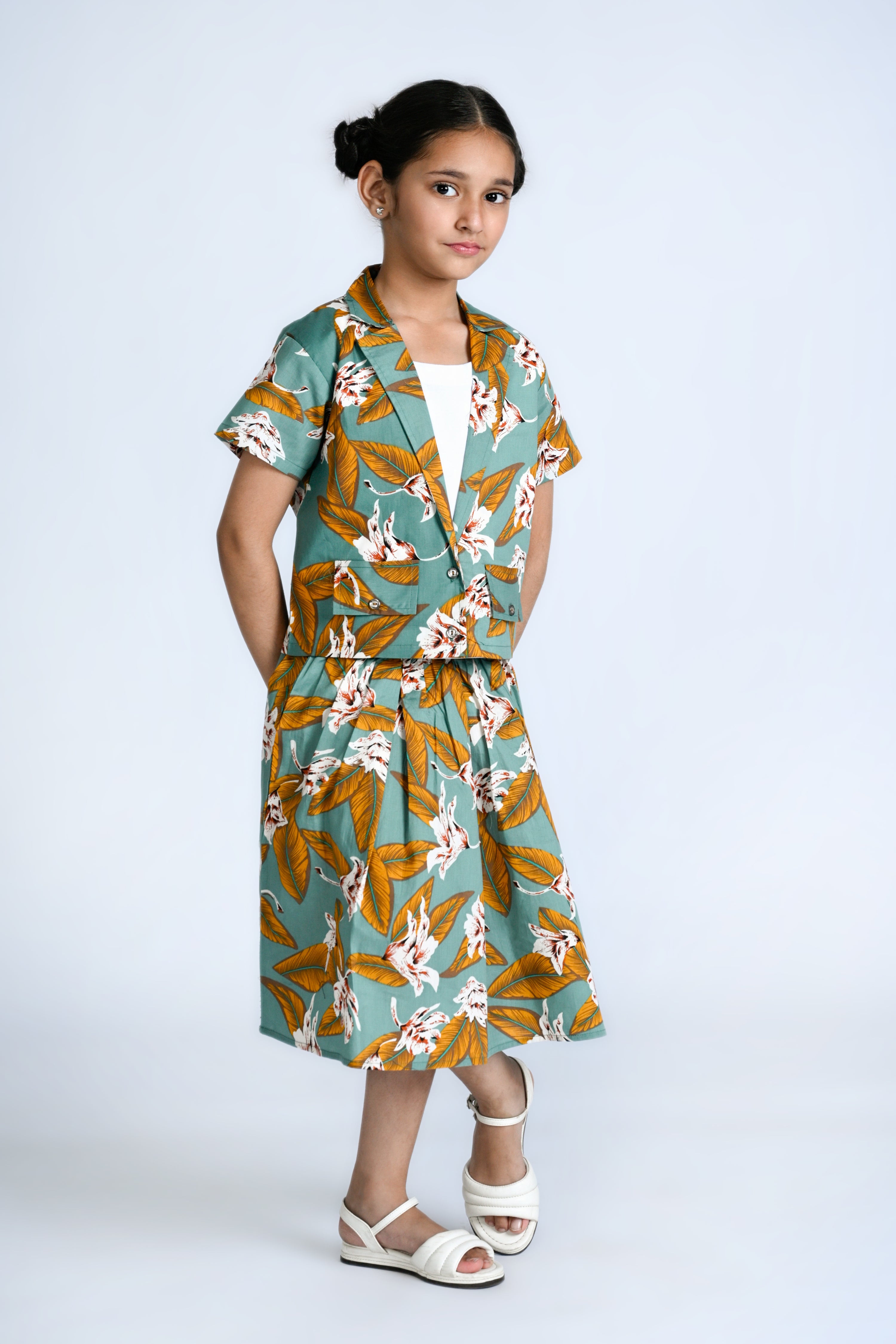 Tropical Vibes: Bold Blooms & Summer Dreams Reality