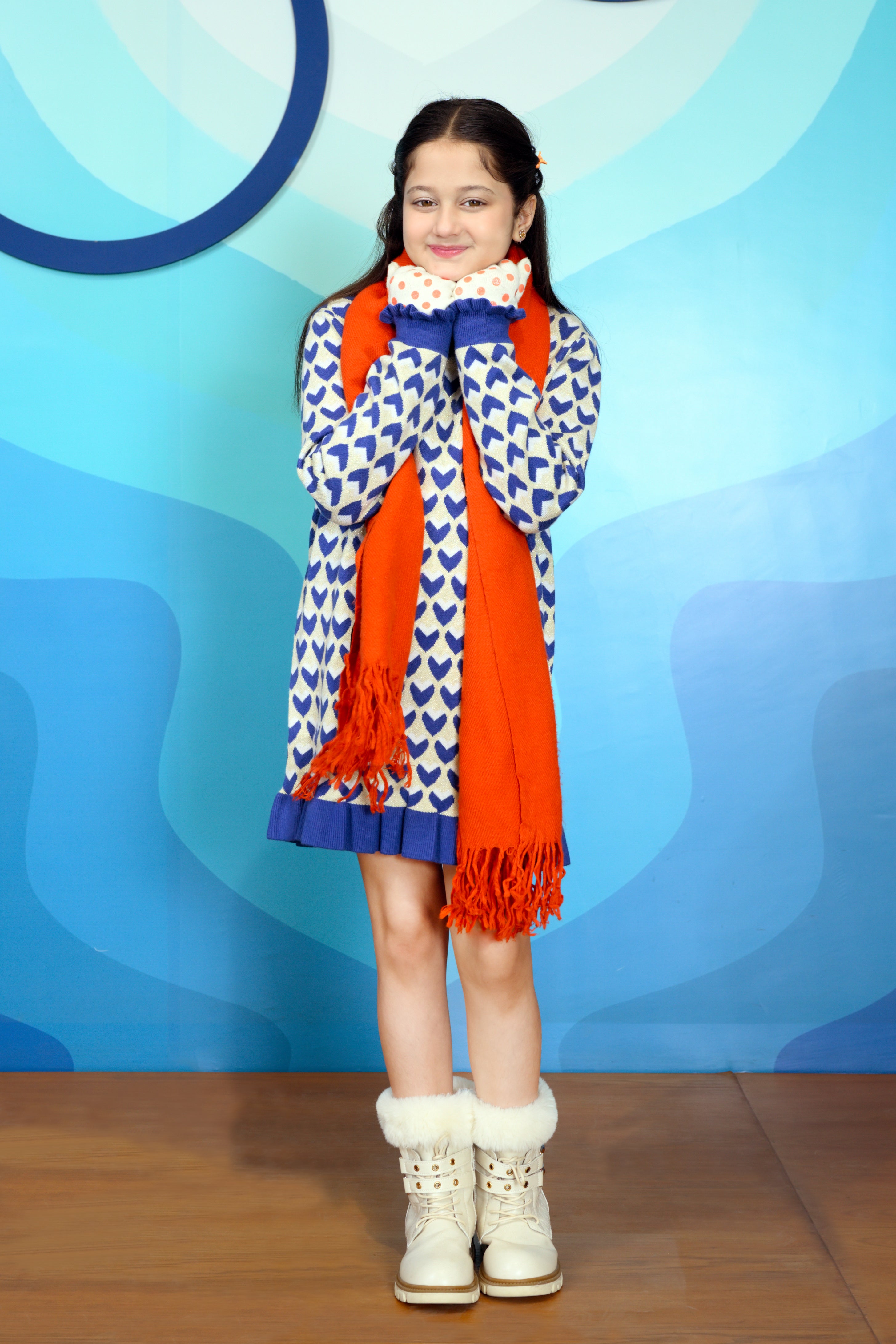 GIRLS BLUE SWEATER Reality