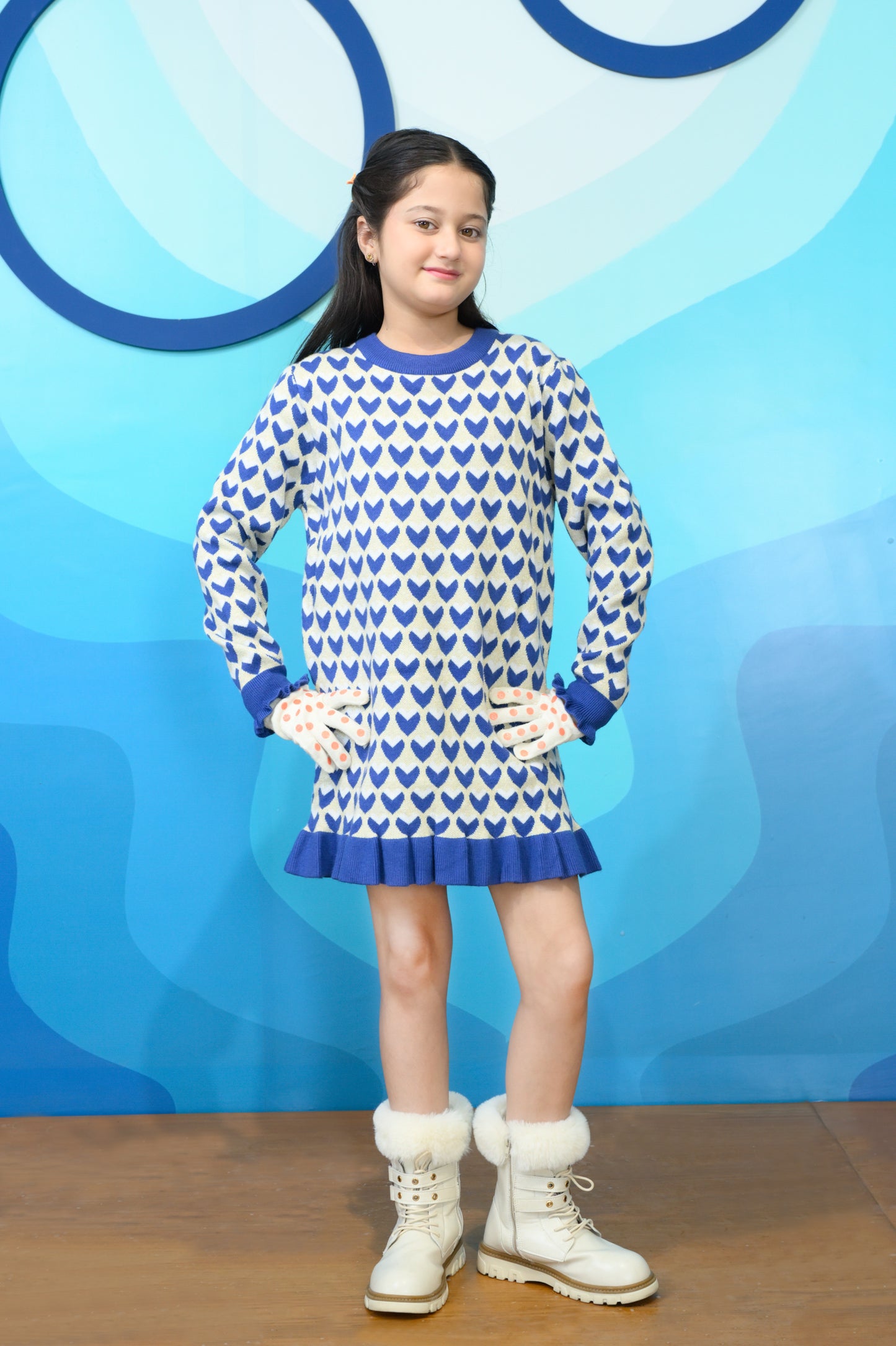 GIRLS BLUE SWEATER Reality