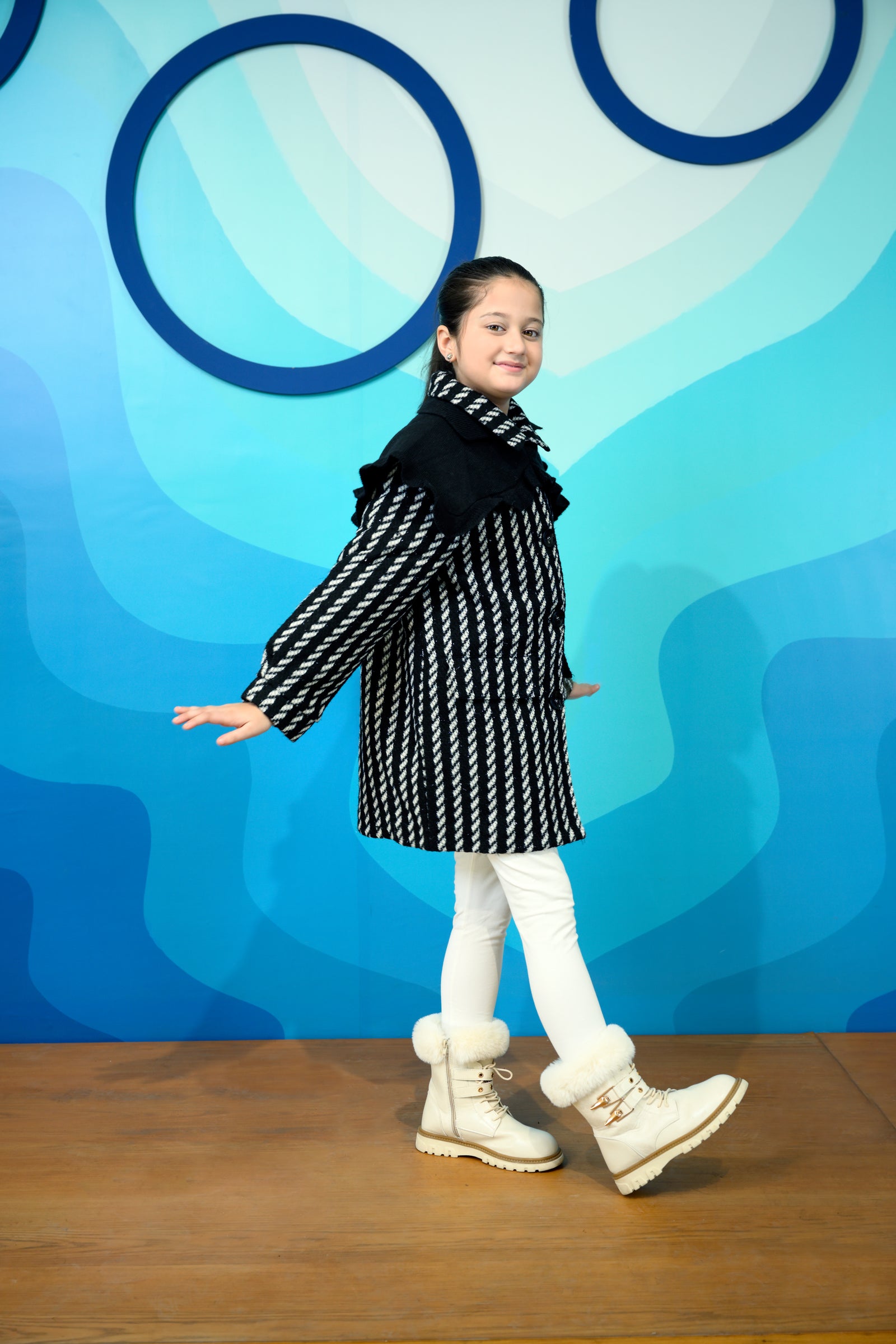 KIDS BLACK COAT Reality