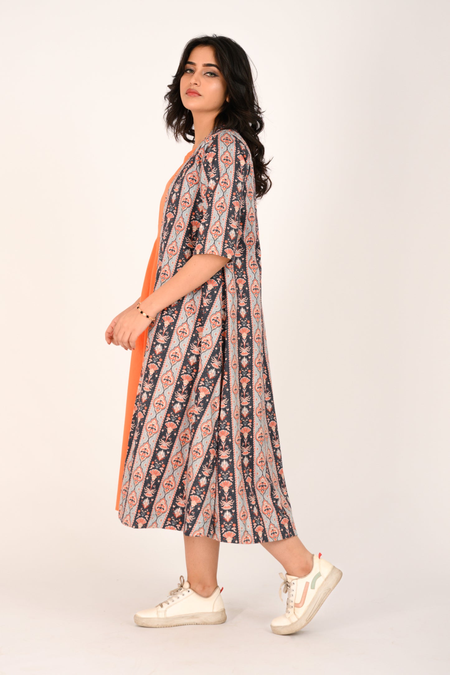 ELEGANT ESSENCE Reality