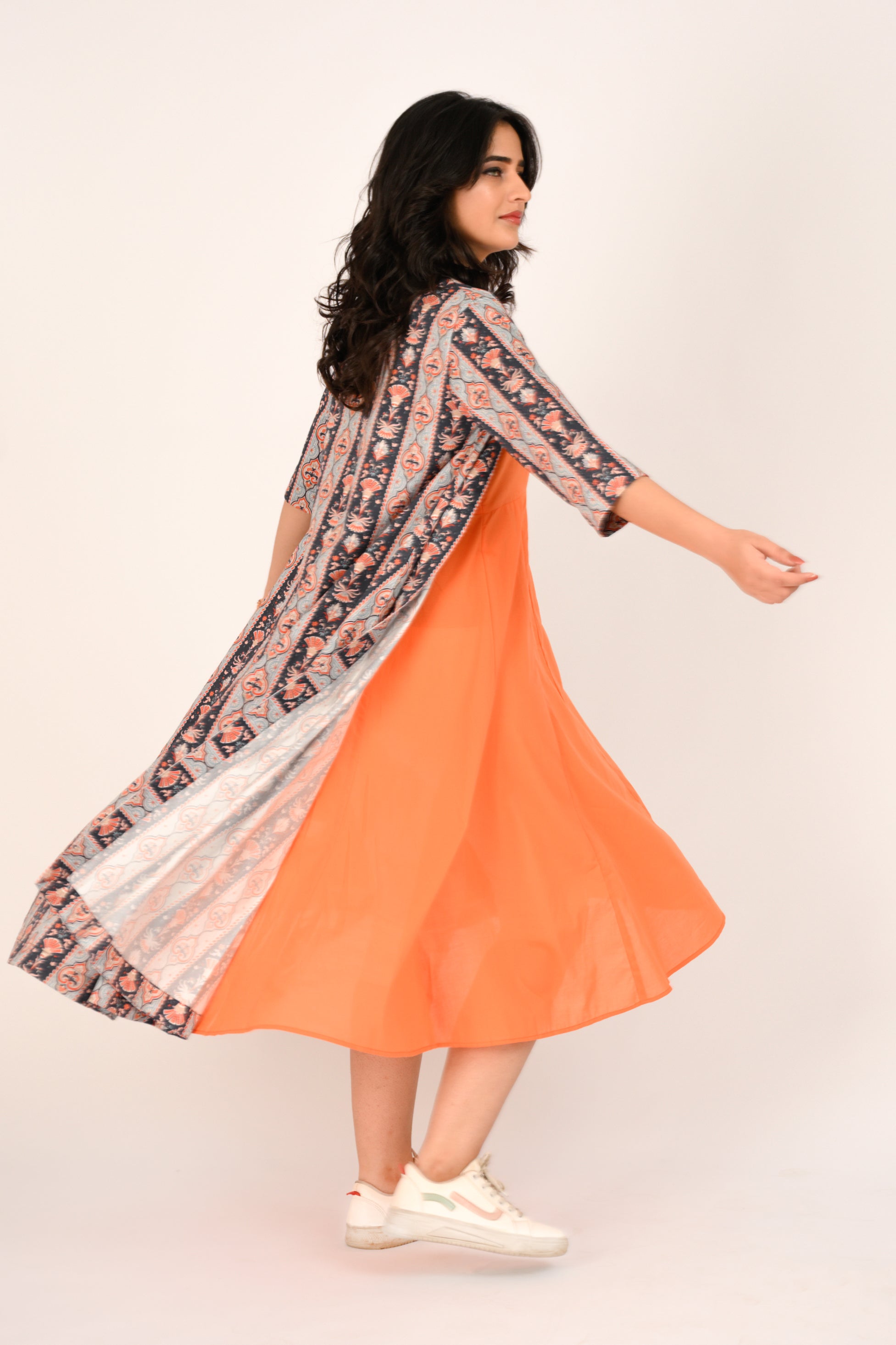 ELEGANT ESSENCE Reality