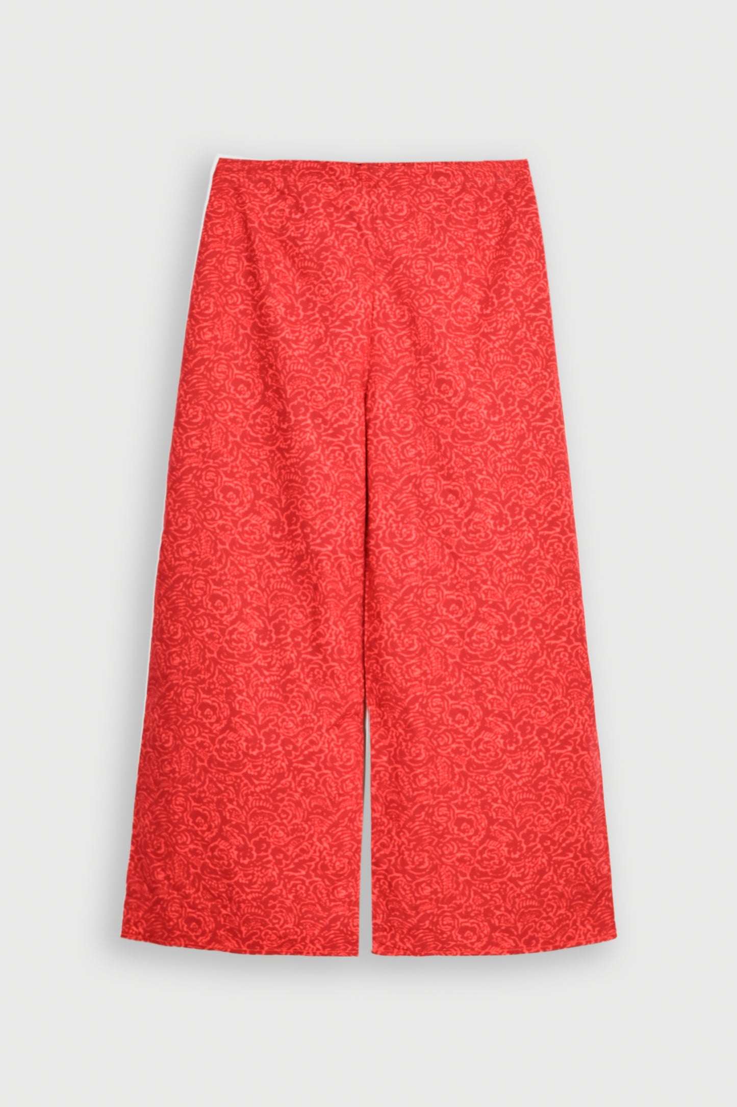 FLORAL PRINTED RED SUIT Reality