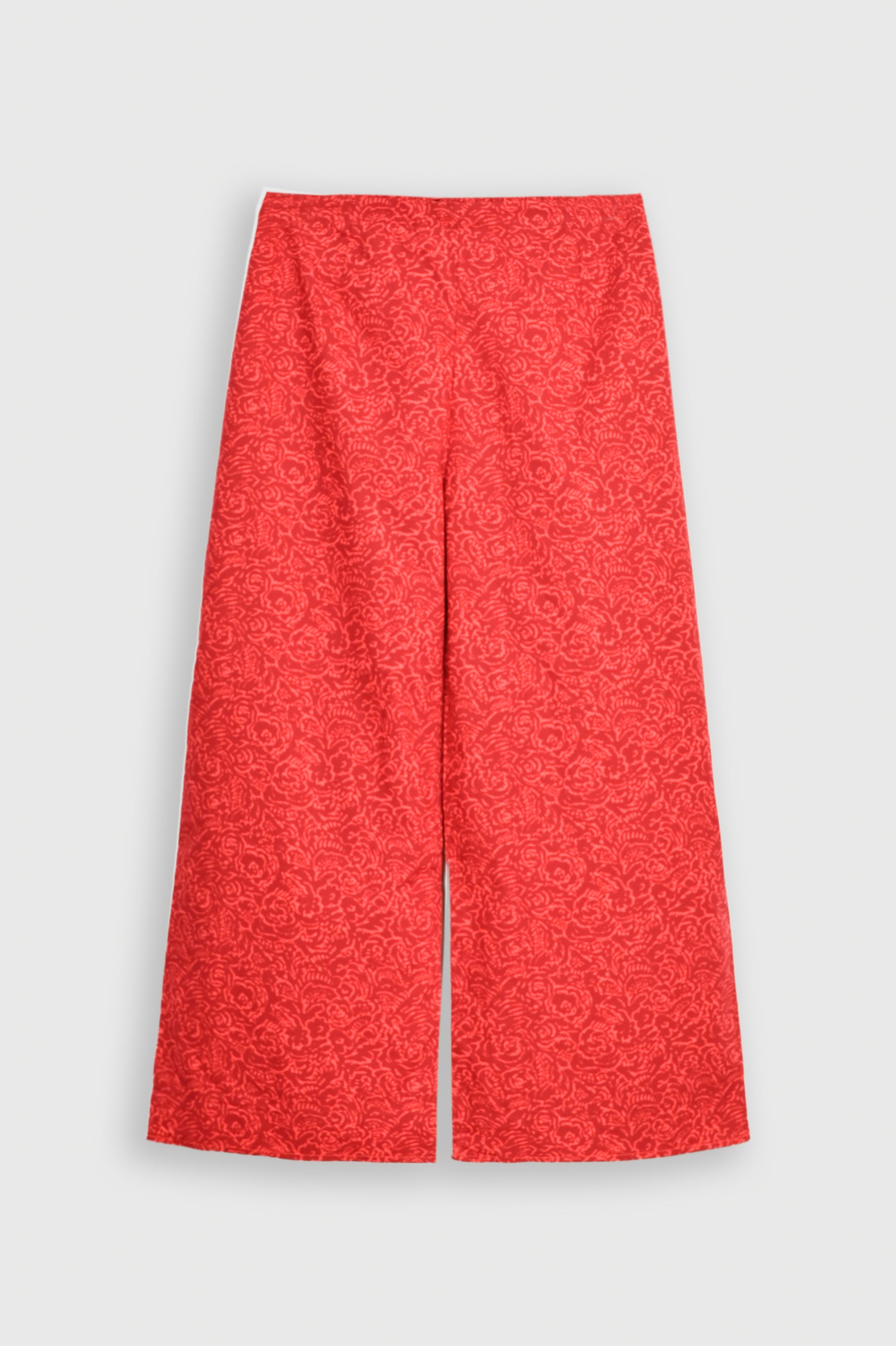 FLORAL PRINTED RED SUIT Reality