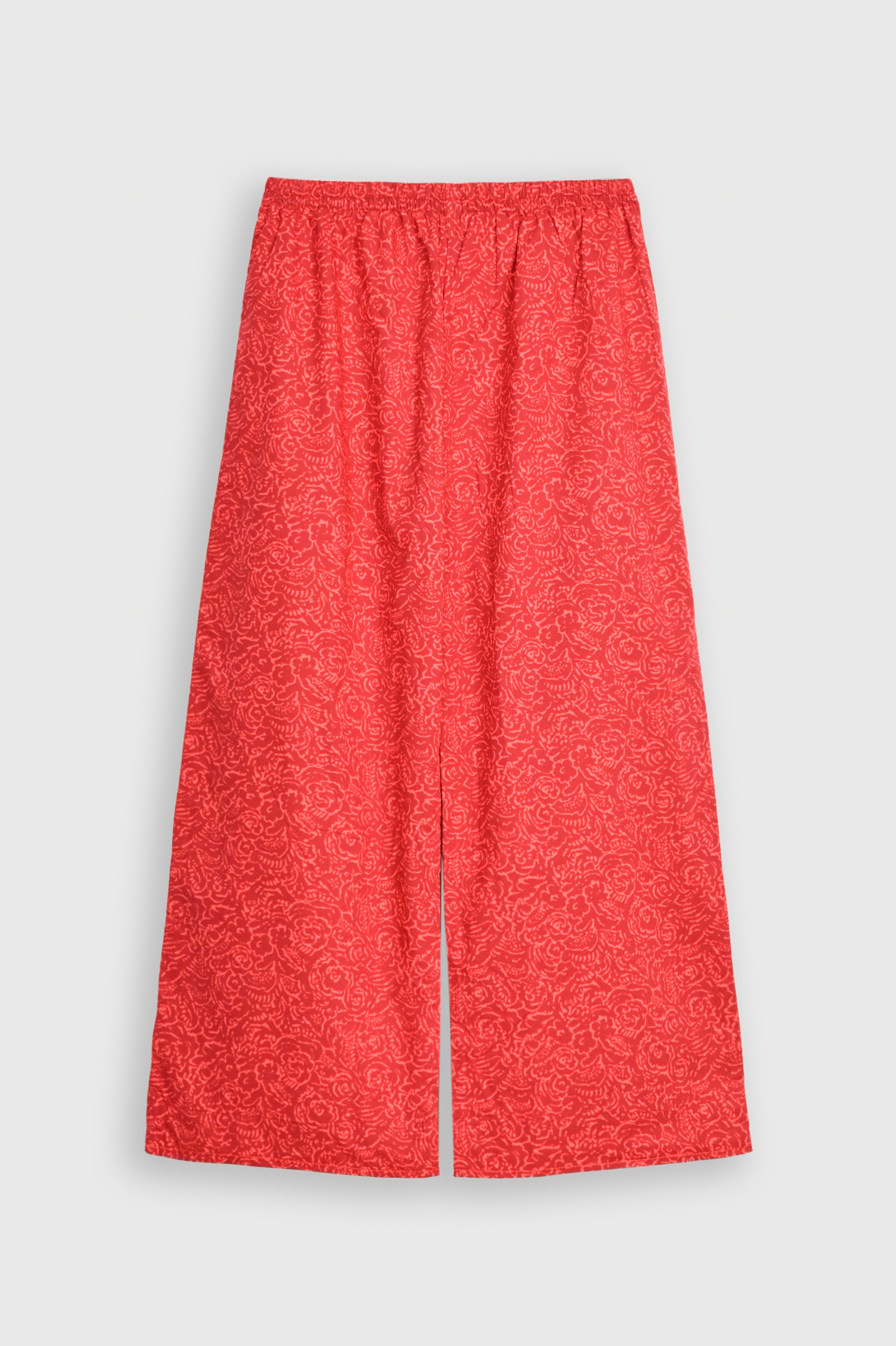 FLORAL PRINTED RED SUIT Reality