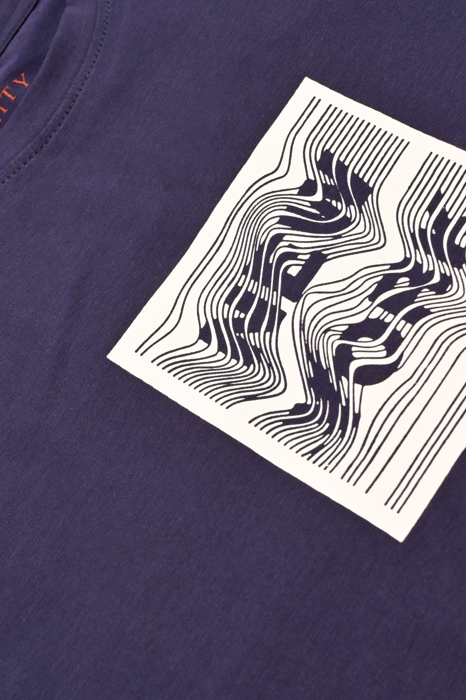 NEW YORK GRAPHIC NAVY TEE Reality