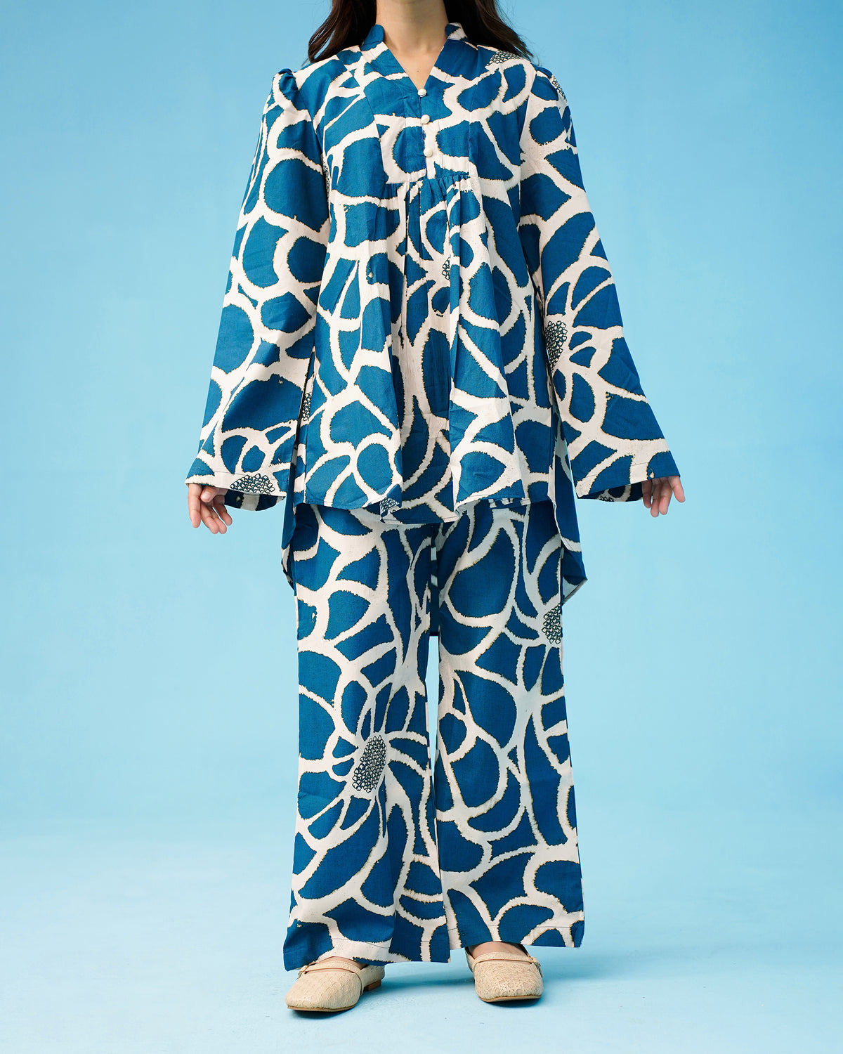 MONO CHROME PRINTED blue SUIT Reality