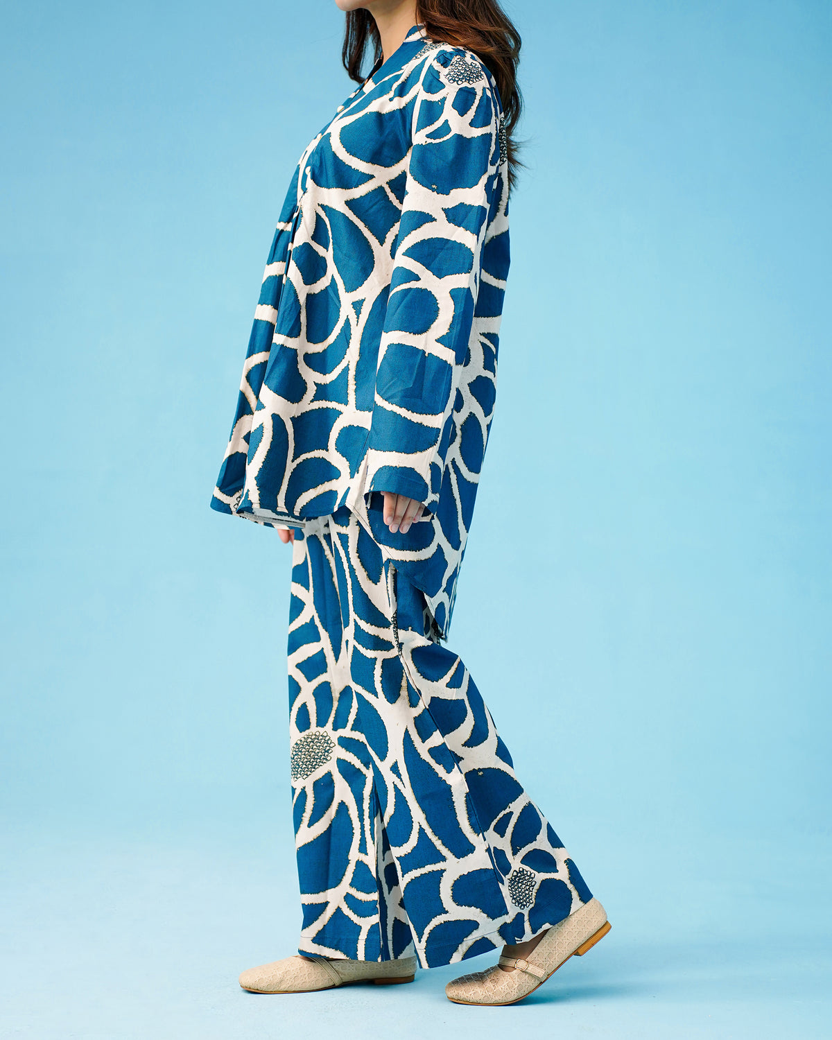 MONO CHROME PRINTED blue SUIT Reality