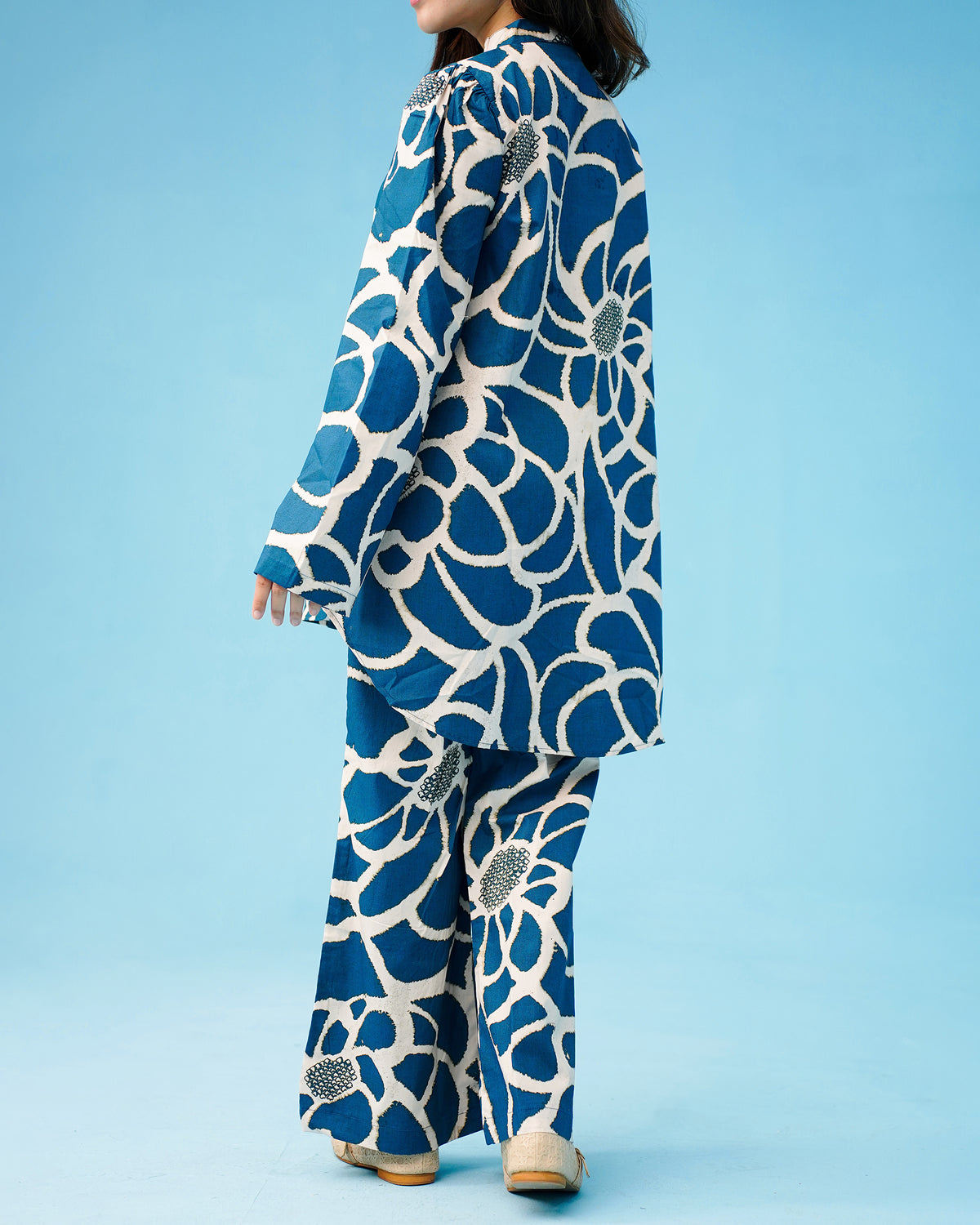 MONO CHROME PRINTED blue SUIT Reality