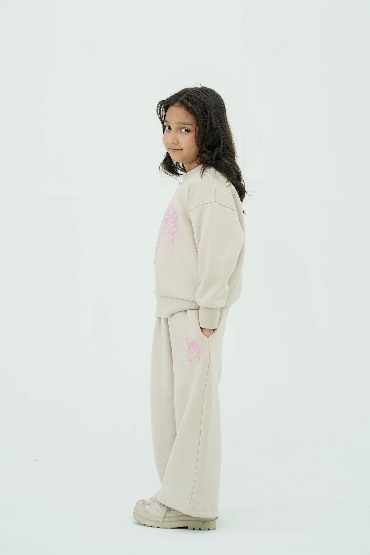 BARBIE GRAPHIC BIEGE SWEATSHIRT REALITY
