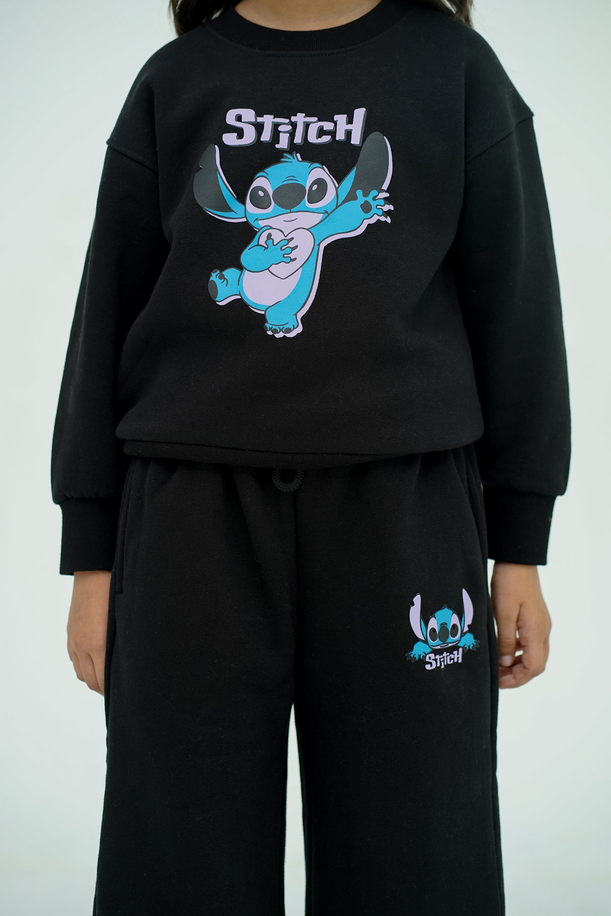 STITCH GRAPHIC BLACK SWEATSHIRT REALITY