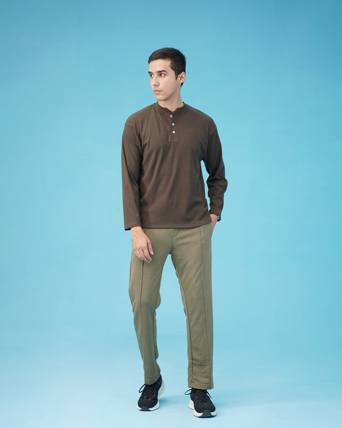 HENLEY NECK CHARCOAL TEE