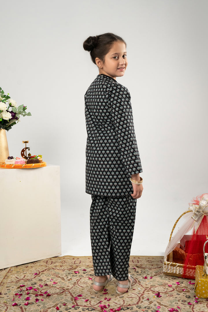 AMBER BLOSSOM BLACK SUIT Reality