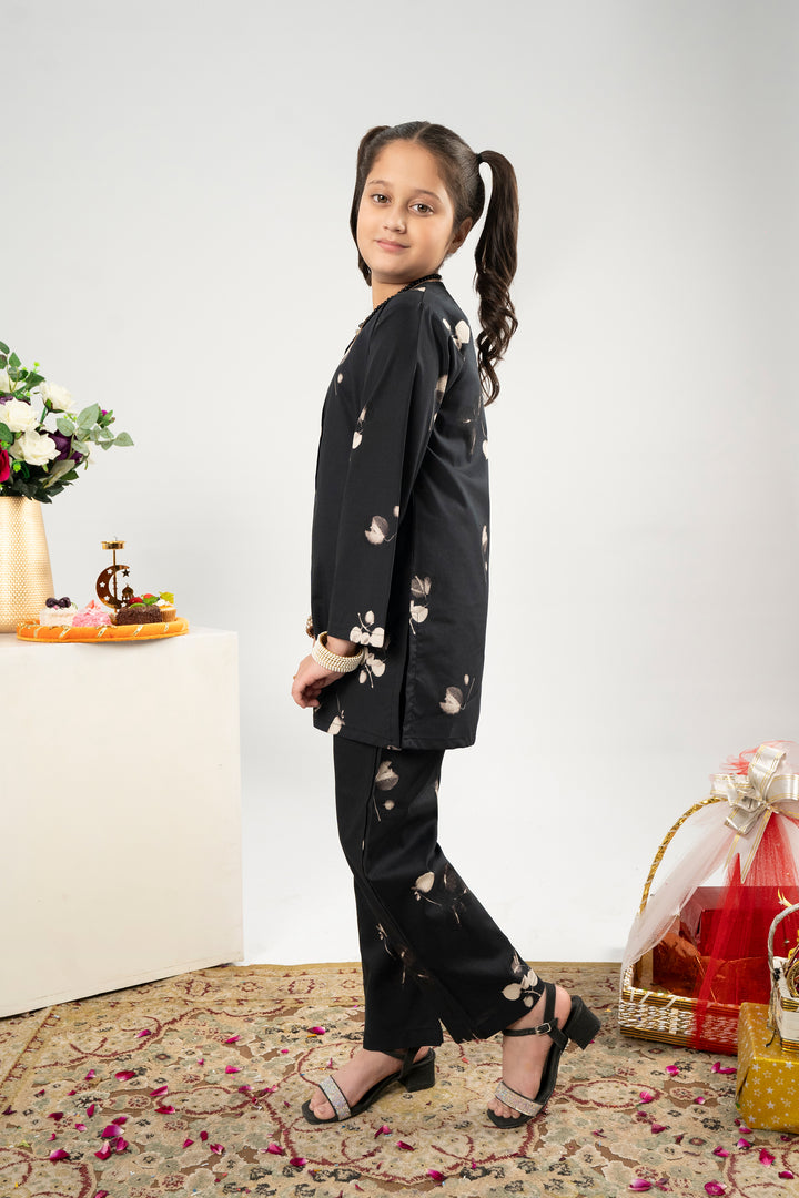 AMBER BLOSSOM BLACK SUIT Reality