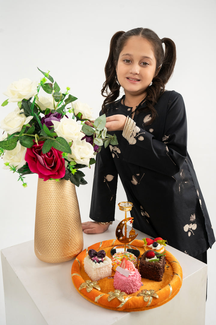 AMBER BLOSSOM BLACK SUIT Reality